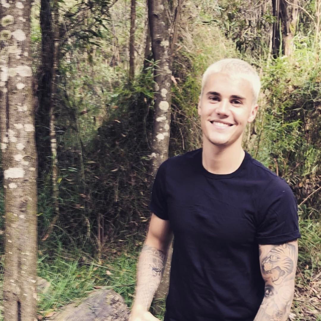 Justin Bieber sorprèn amb un ‘salvatge’ i gegant tatuatge