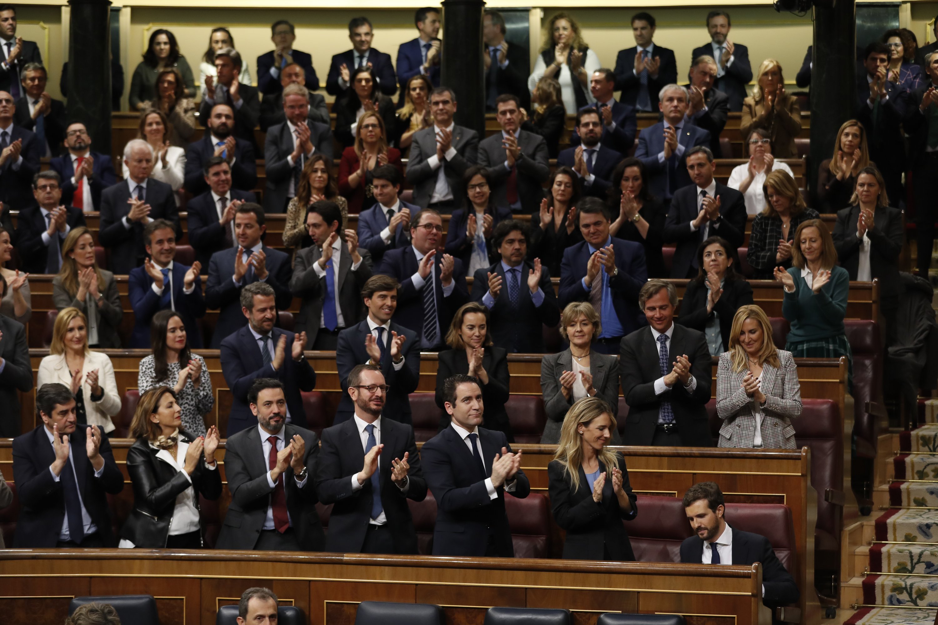 Líderes del PP sin mascarilla ni distancia de seguridad. La red los trincha