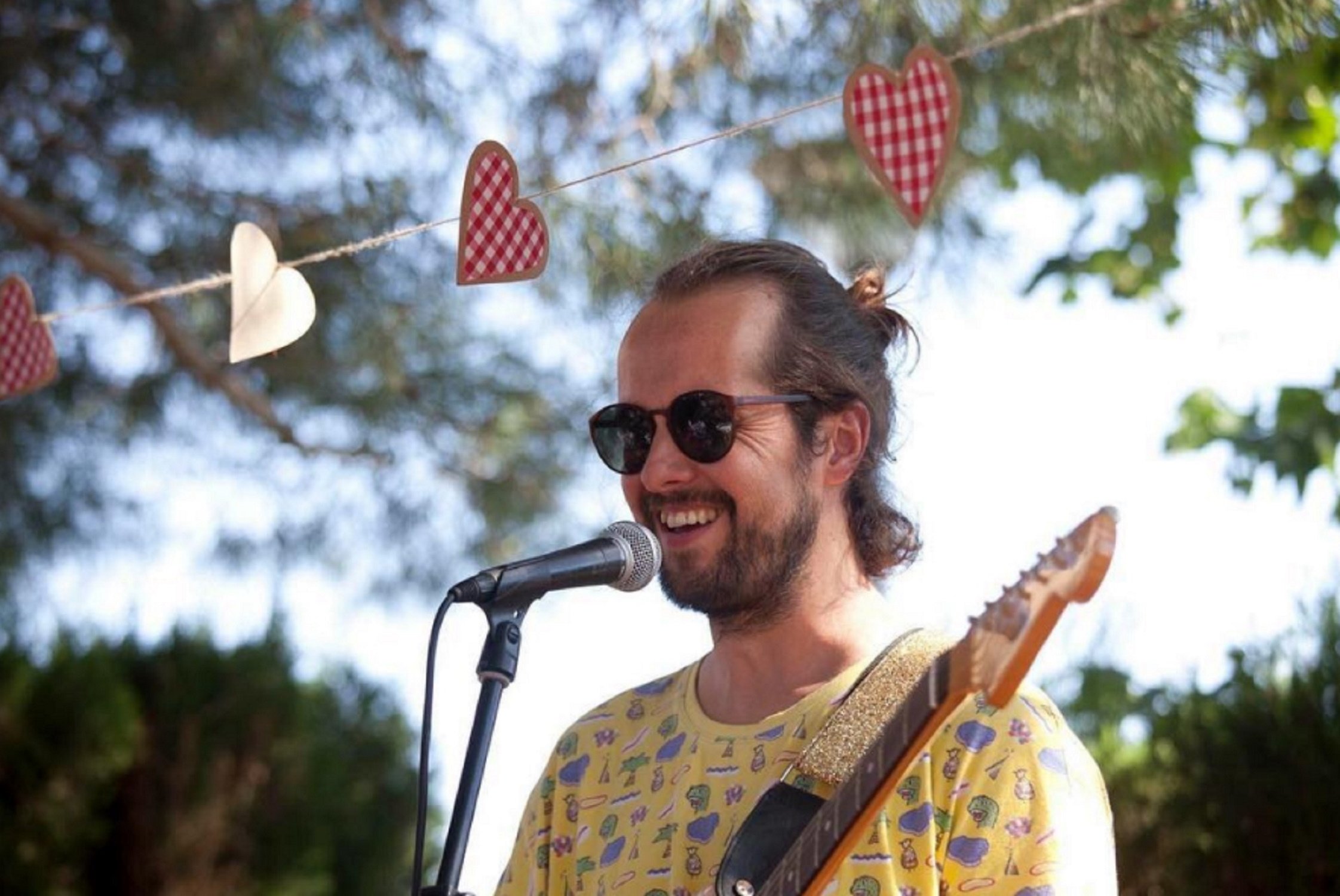 L'emoció del cantant Guillamino: ha superat un càncer. "M'ha tocat la Grossa!"