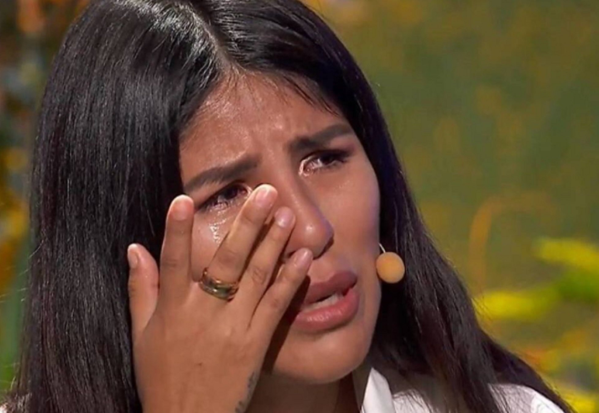 Esperpento en Cantora: Isa saltando la valla, ve a la Pantoja y sale llorando