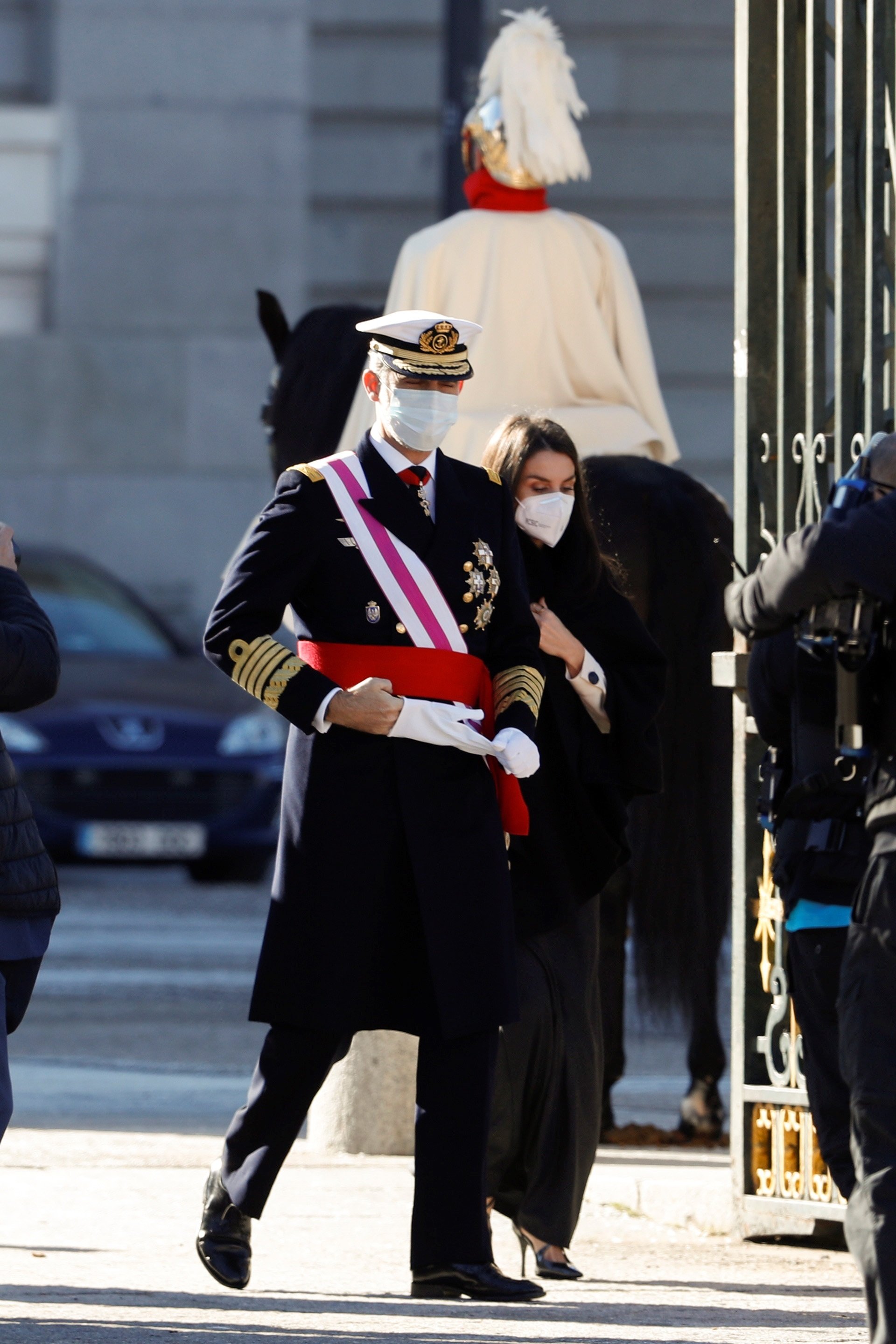 Letizia sometida a los militares golpistas: tétrico mensaje a la España negra