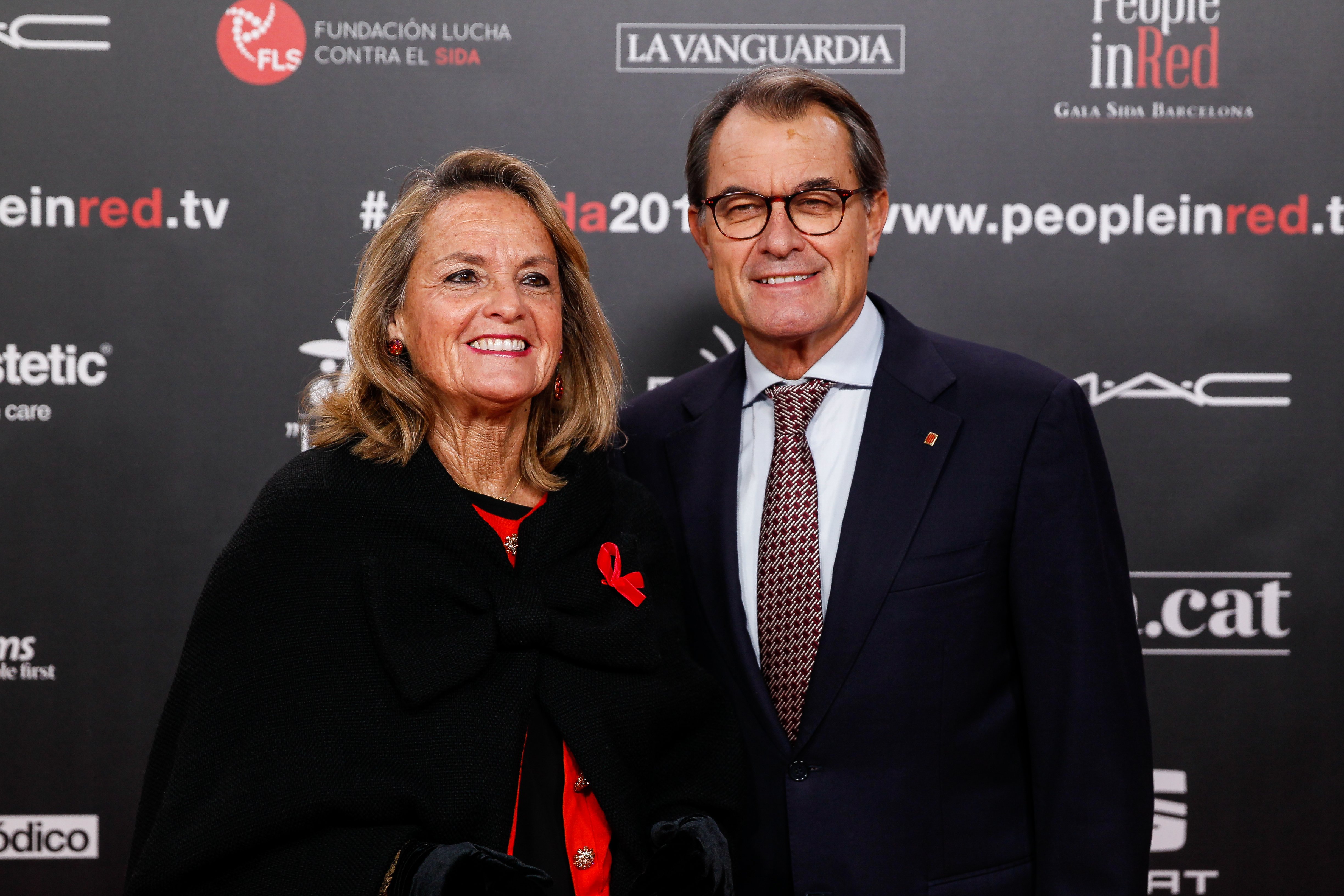 Artur Mas i Helena Rakosnik, avis orgullosos amb les netes celebrant els Reis