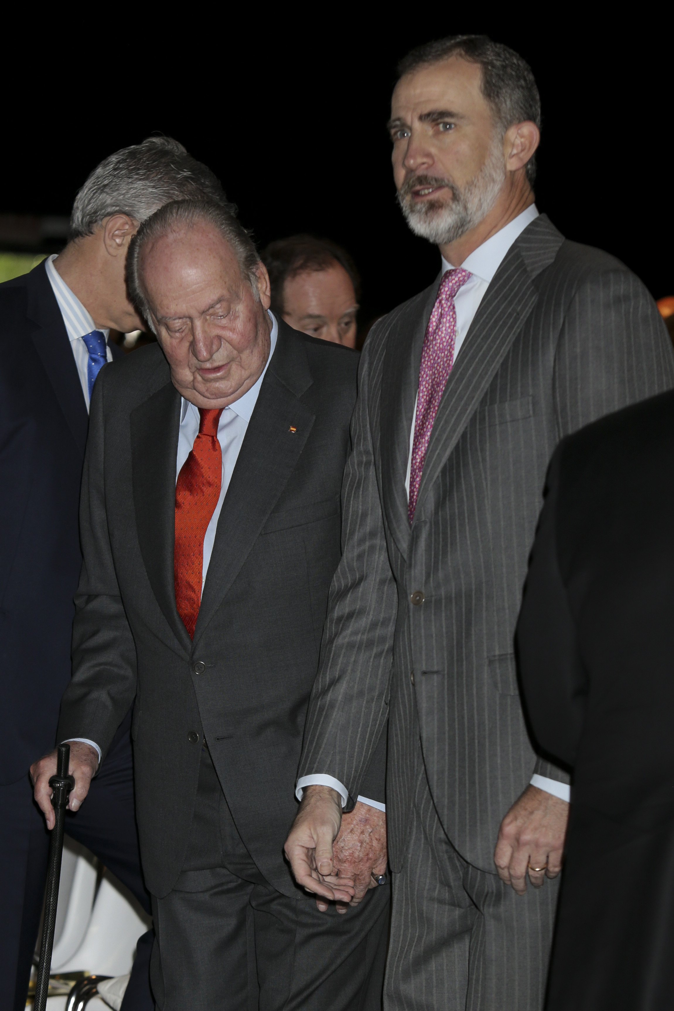 Juan Carlos detesta a Felipe y quiere la Corona para otro Borbón. Peñafiel habla