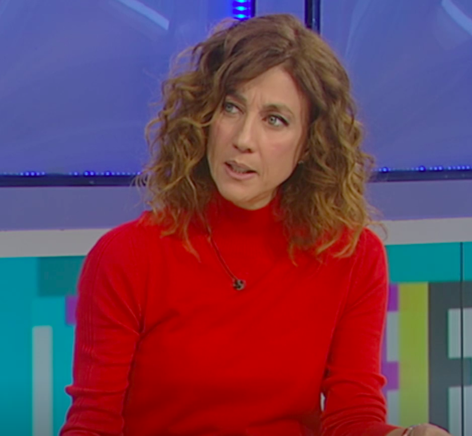 Desapareguda ex de TV3 torna emocionada a la tele parlant de la seva nova vida