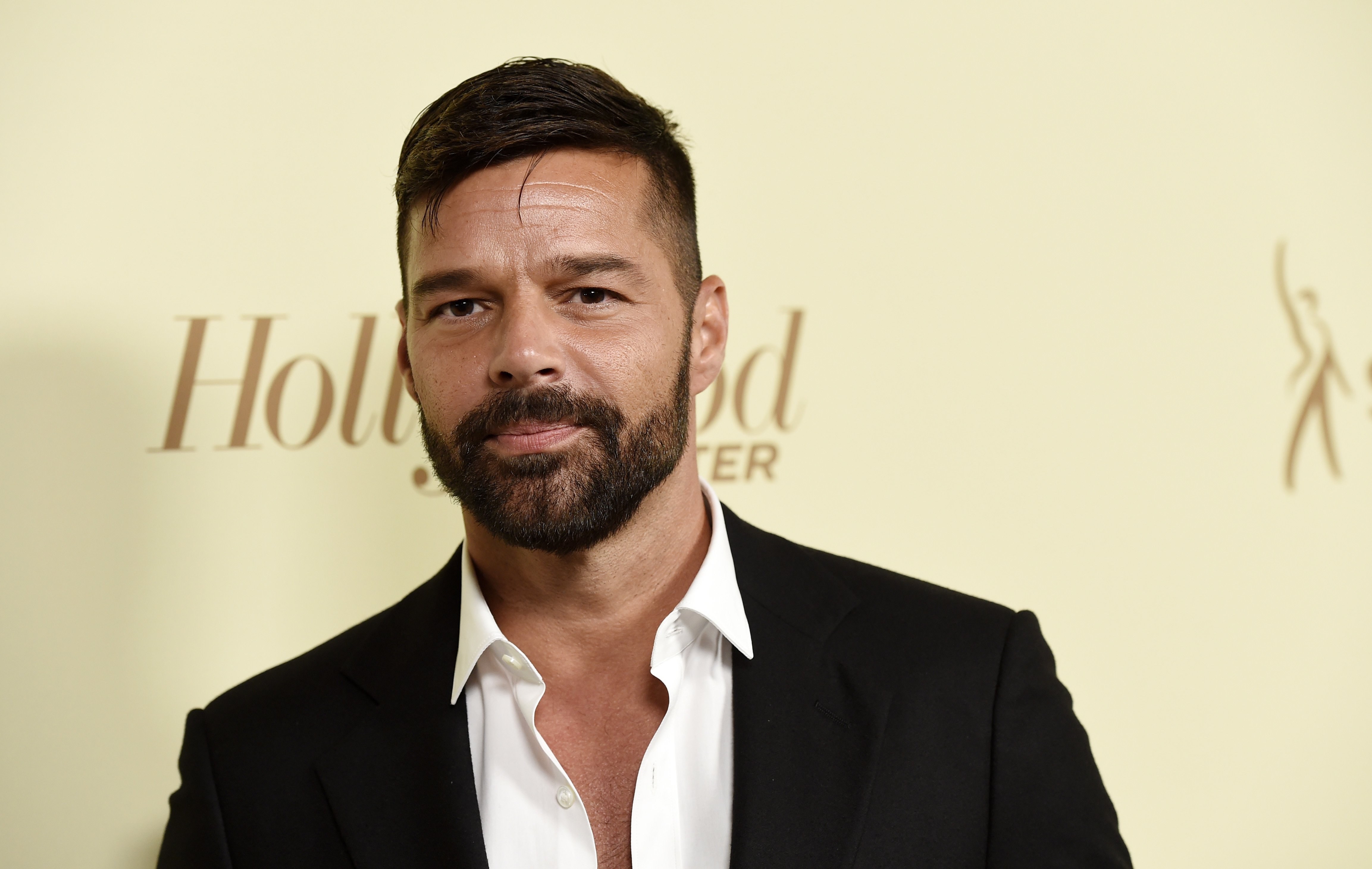 Ricky Martin ya no es guapo: se decolora la barba y ahora es blanca. Queda raro
