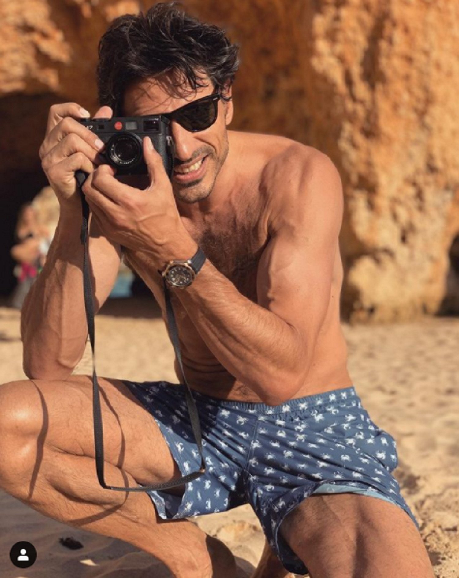 Fotos precioses d'Andrés Velencoso a la seva germana, en topless, a la platja