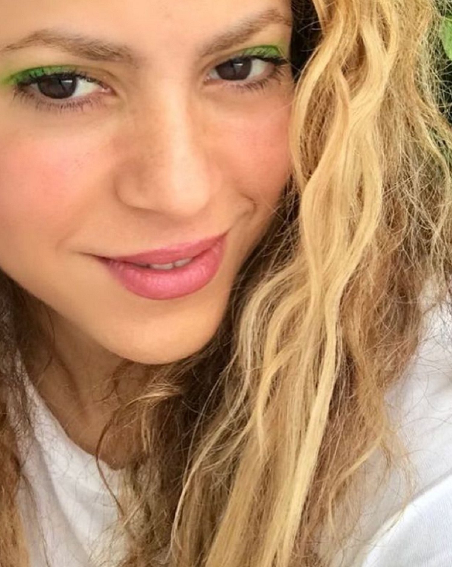Què fa Shakira quan Piqué i els nens dormen: un vídeo domèstic al saló ho revela