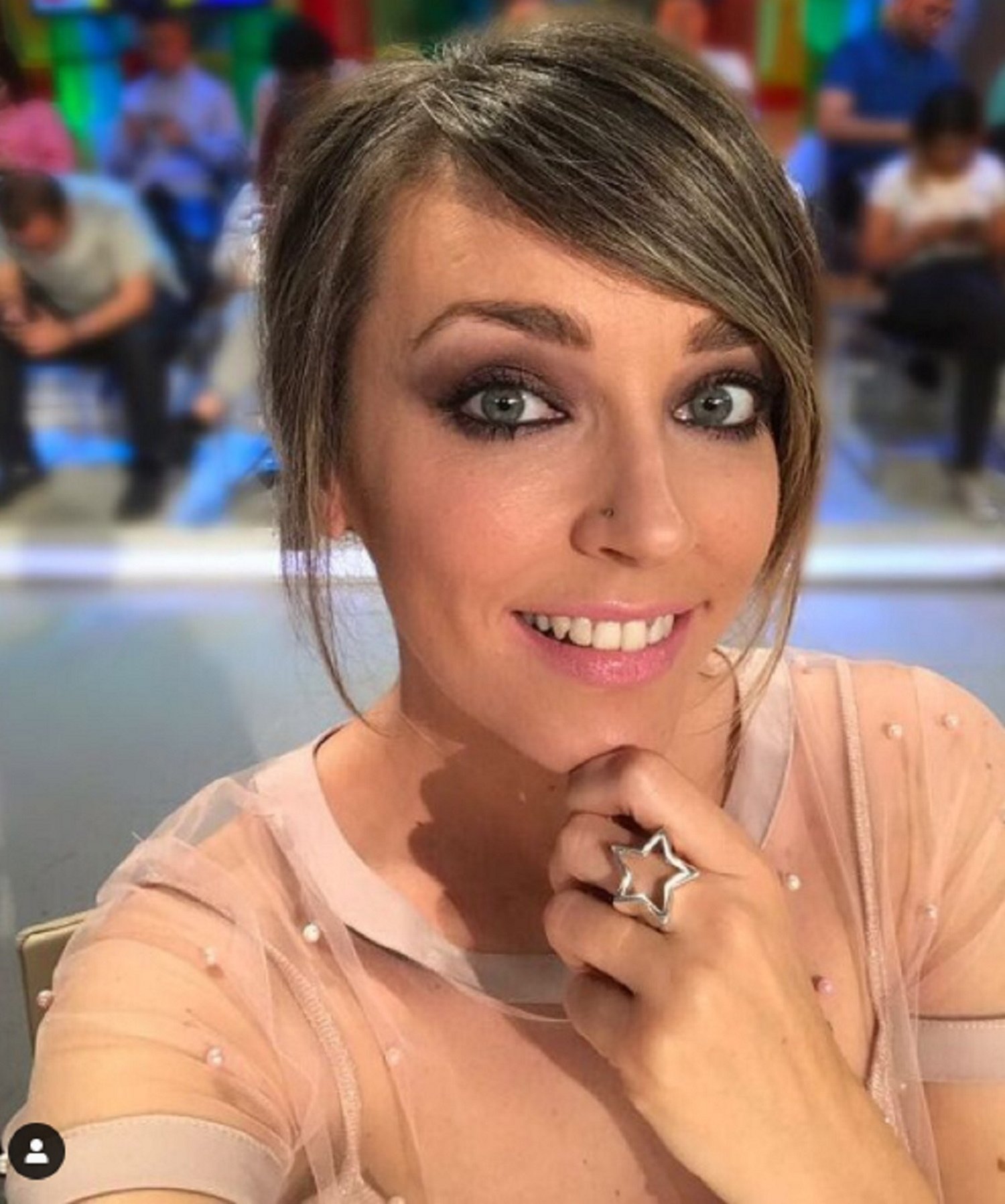 Impactant Anna Simón, debut a la TV de Justo Molinero amb 22 anys i fent Call TV