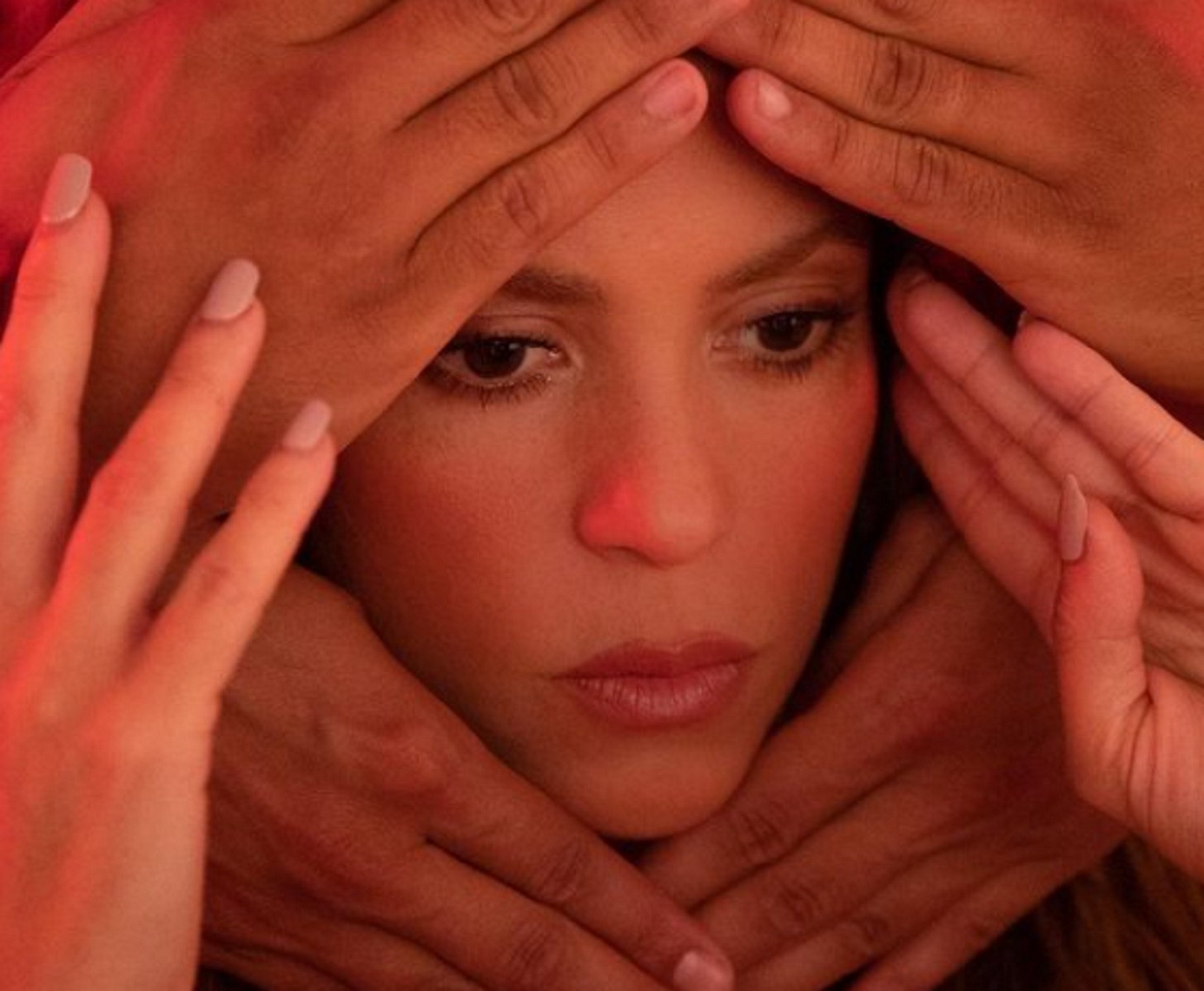 Shakira, ojos cerrados y mensaje que ilusiona a los fans: "Dios mío"