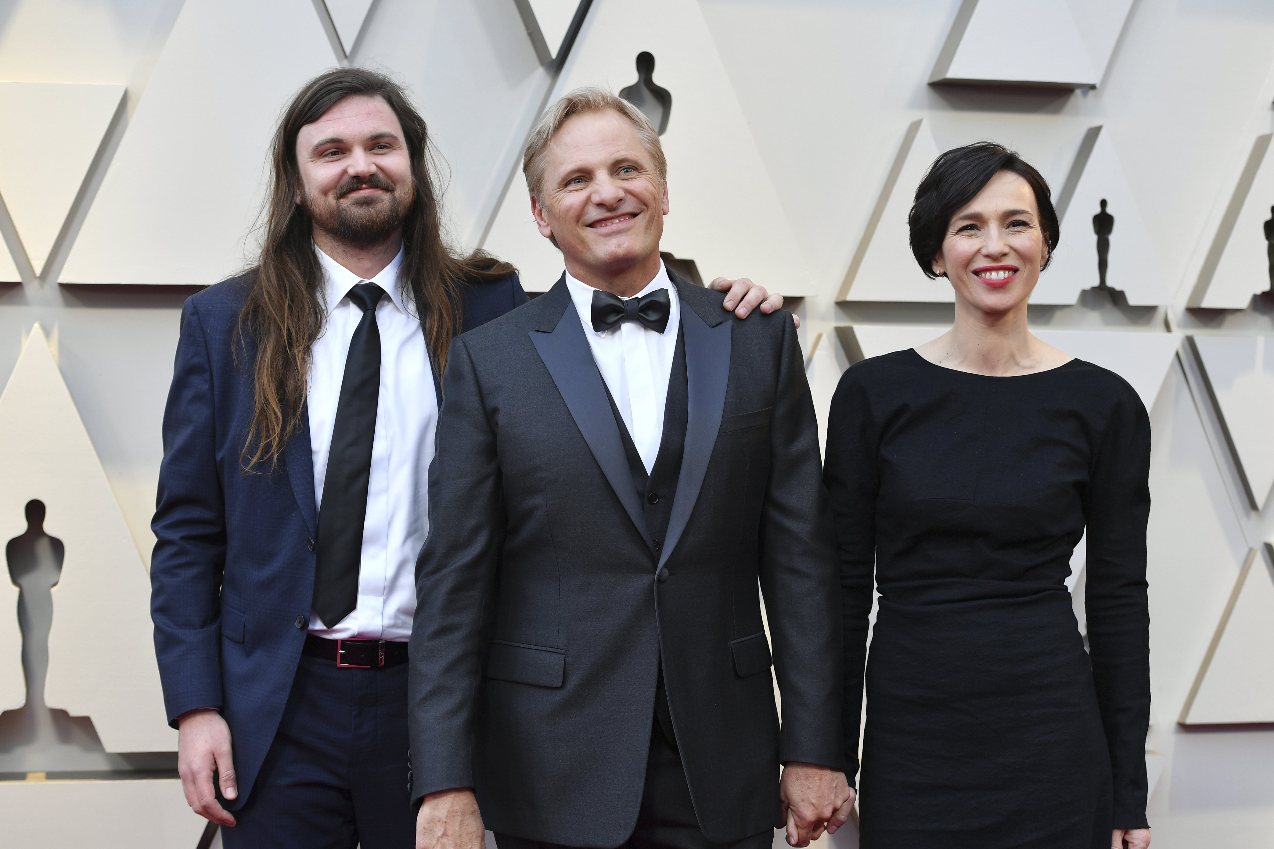 'El Mundo' insulta Viggo Mortensen per dur un pin de llaç groc: "indepe palurdo"