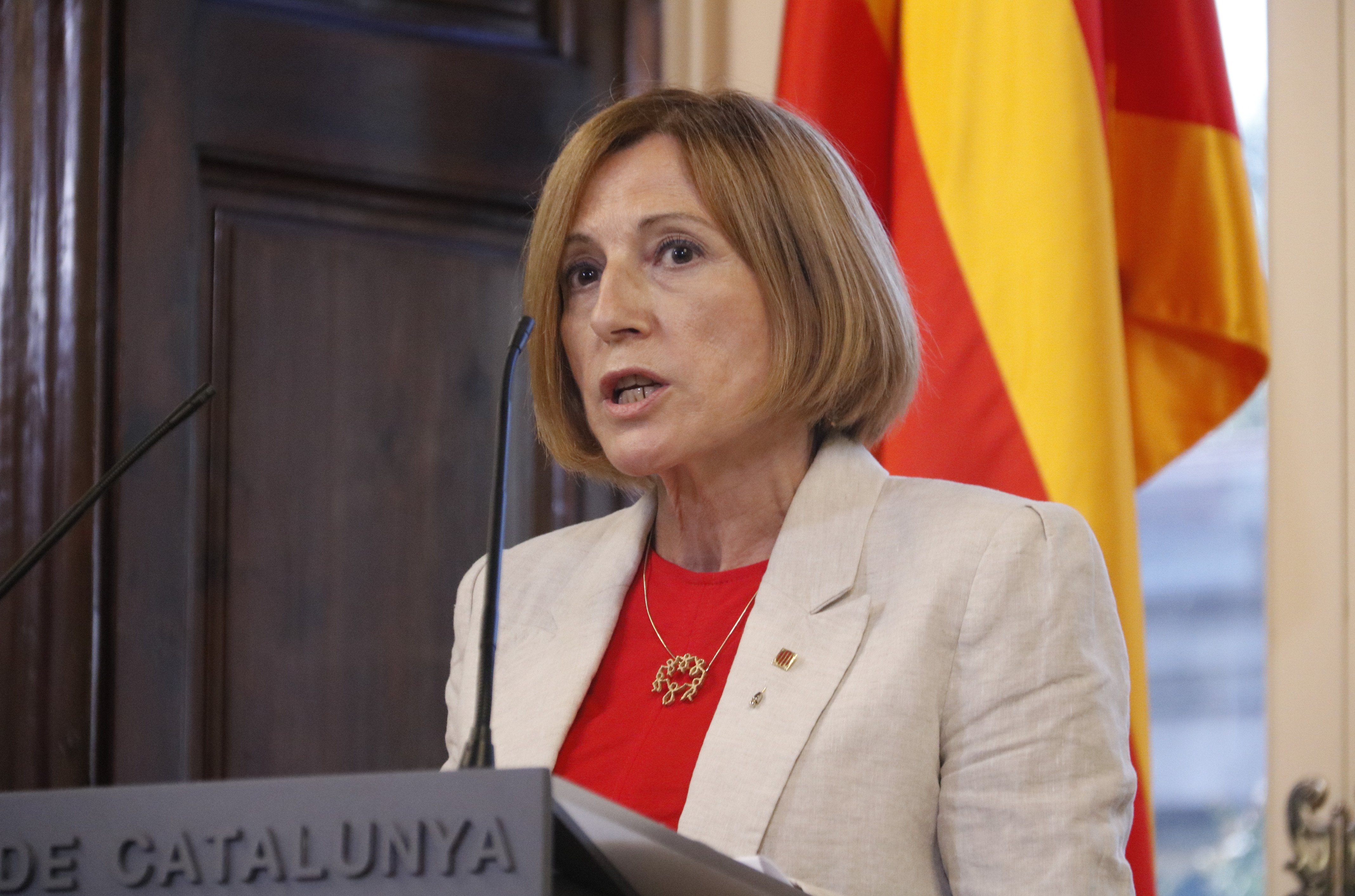 Carme Forcadell contra la catalanofòbia de Moncloa als senyals del País Valencià