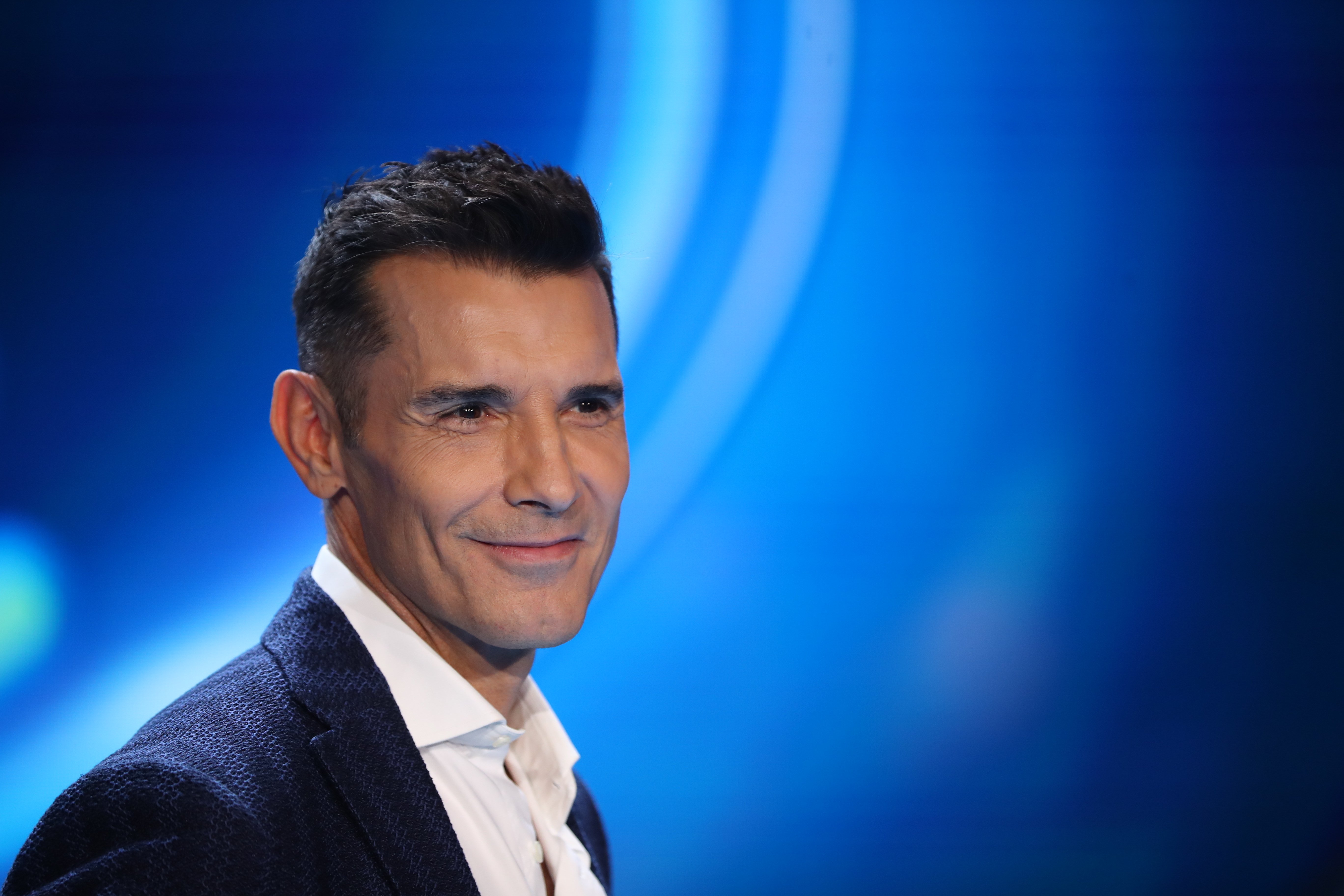 Una cantante de reality de Telecinco deja la música: foto uniformada de segurata