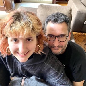 Toni Soler, orgullo de padre mostrando la obra de su hija fotógrafa, Júlia