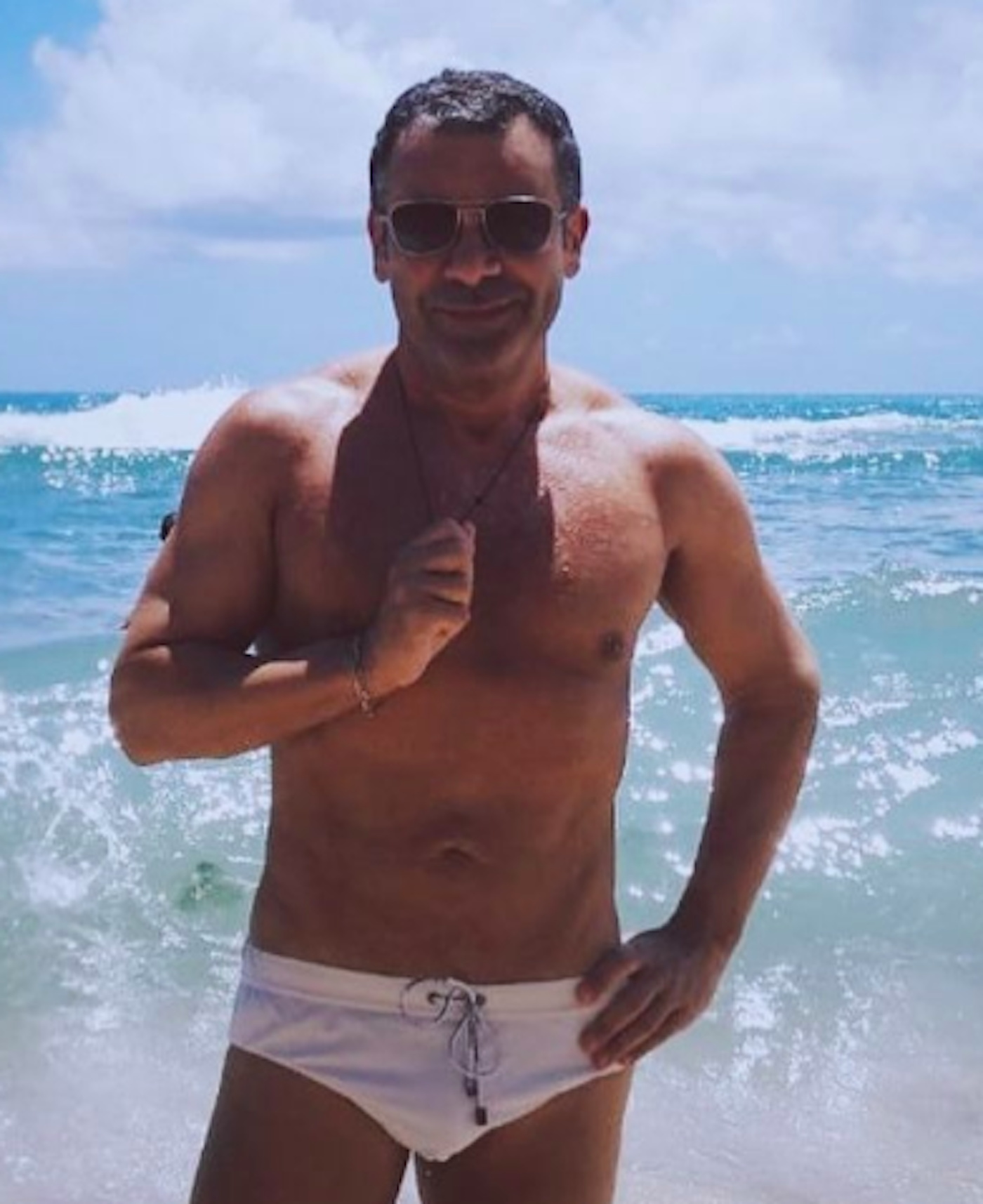 Jorge Javier Vázquez despide su trono gay en la cama con un guapo joven canario