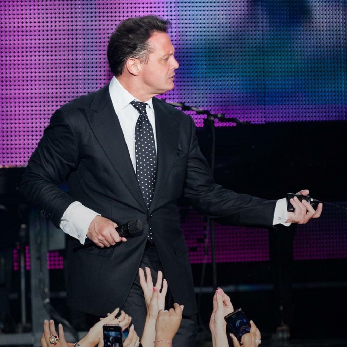 El xocant nou aspecte de Luis Miguel: sense celles, i operat?