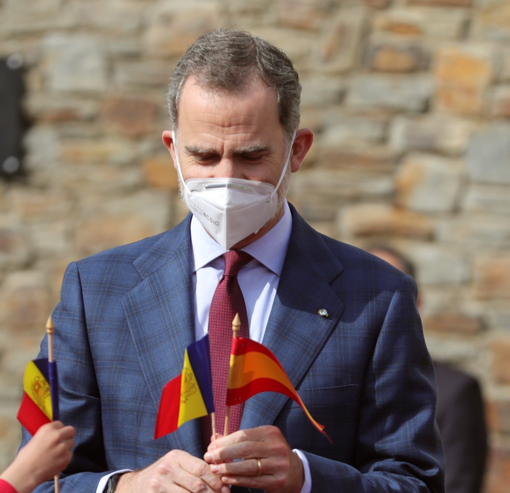 Ridículo del rey en Andorra: no habla bien en catalán ni encuentra su copa