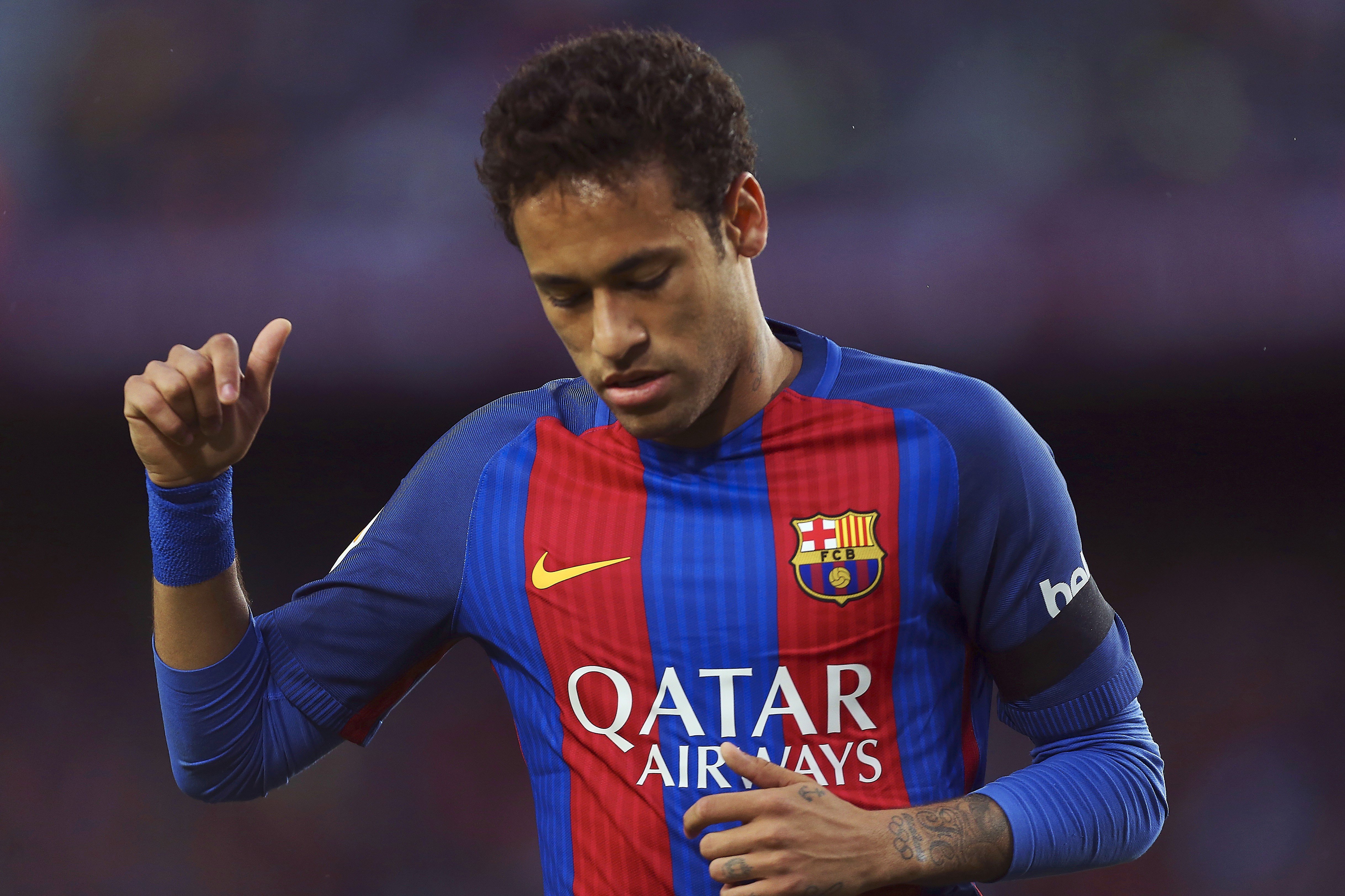 Neymar es queda solter... en circumstàncies incòmodes