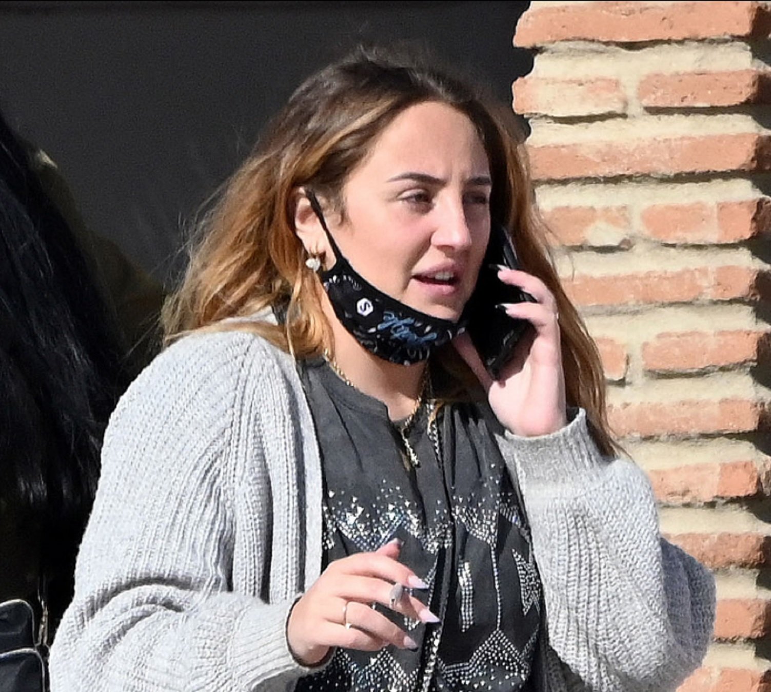 Rocío Flores destroza a Rociíto y Telecinco con una foto con su madre de verdad