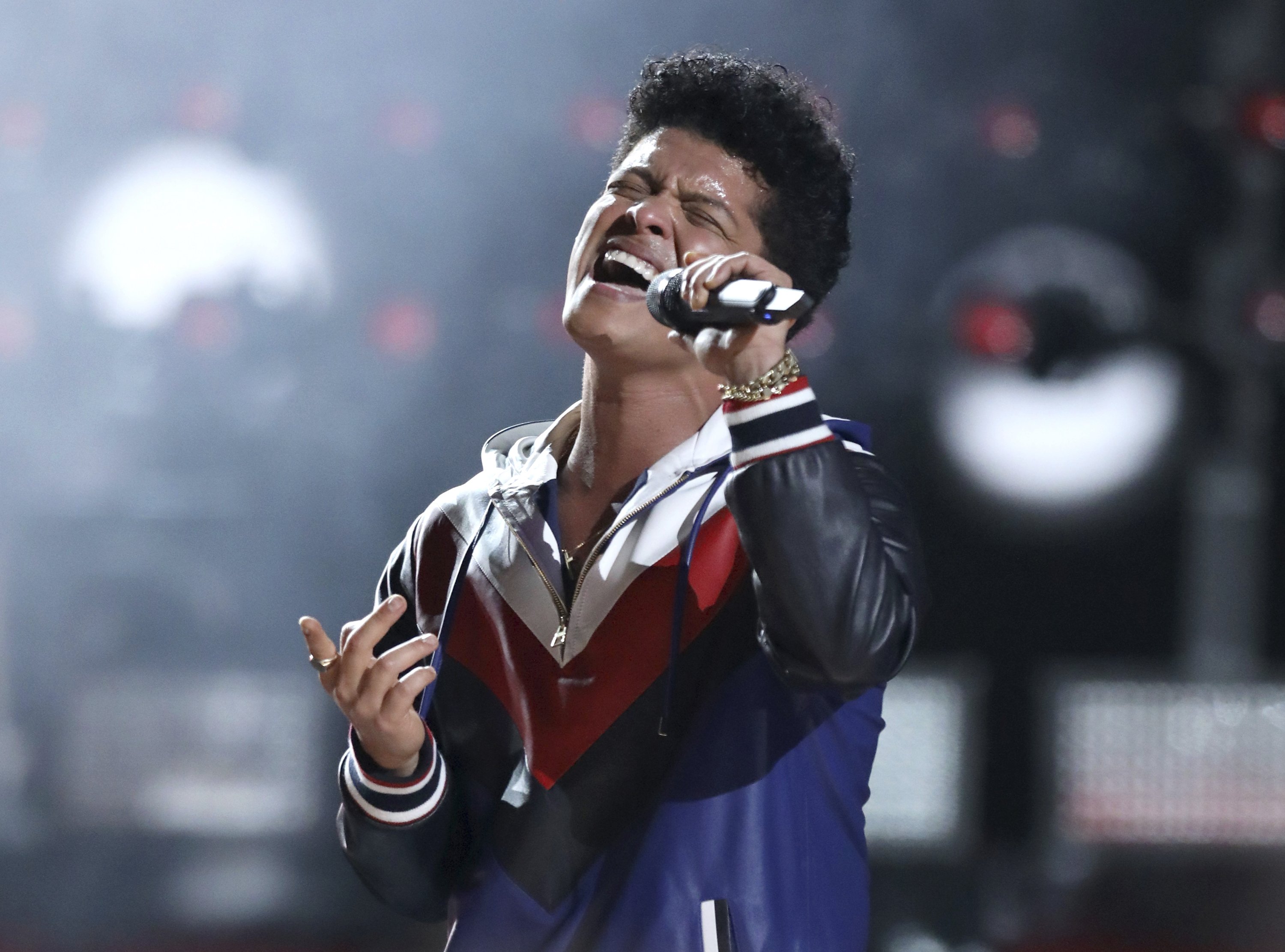 Bruno Mars decepciona a Barcelona con su playback