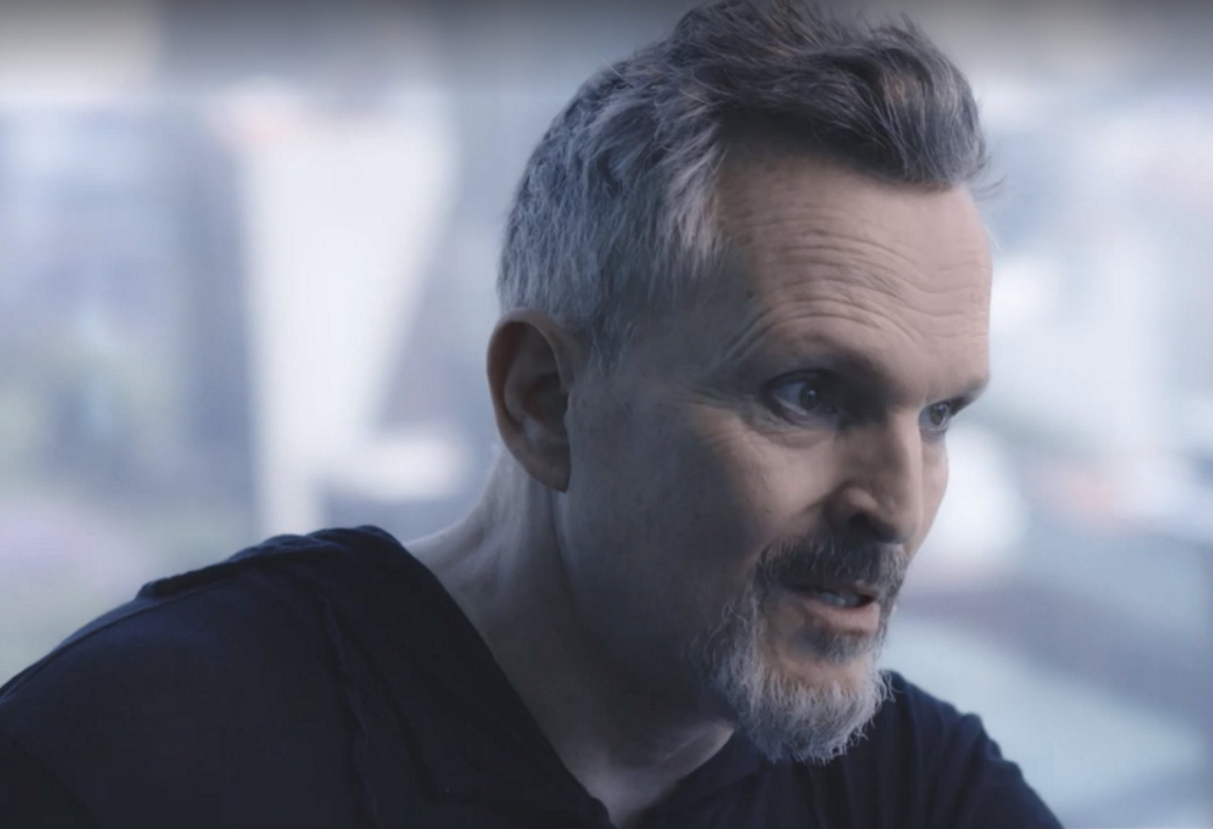 Miguel Bosé ridiculizado por uno de sus familiares directos: "me preocupa"