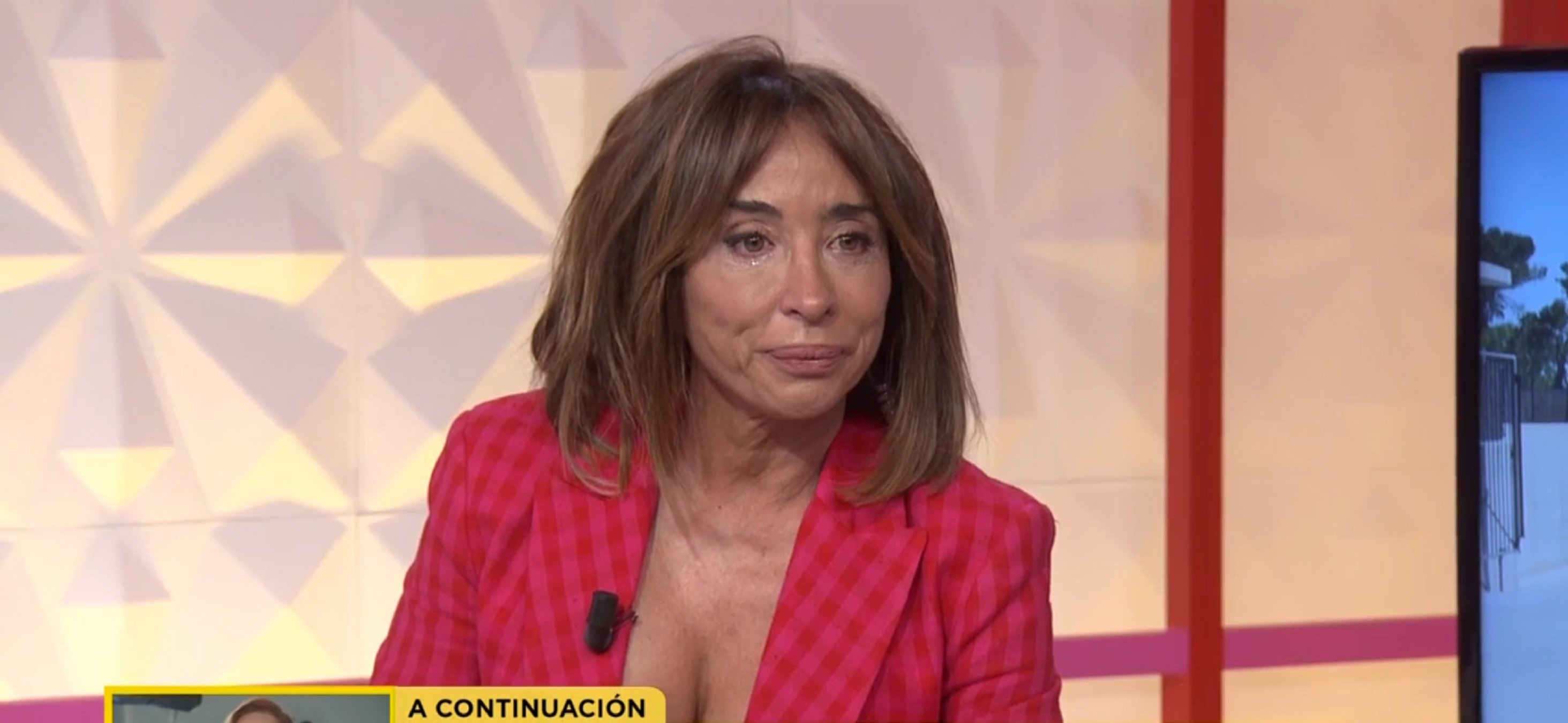 María Patiño plora desconsolada mostrant el vídeo mai vist de Rocío Carrasco