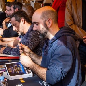 Intolerable respuesta catalanófoba de un vendedor al escritor Marc Pastor