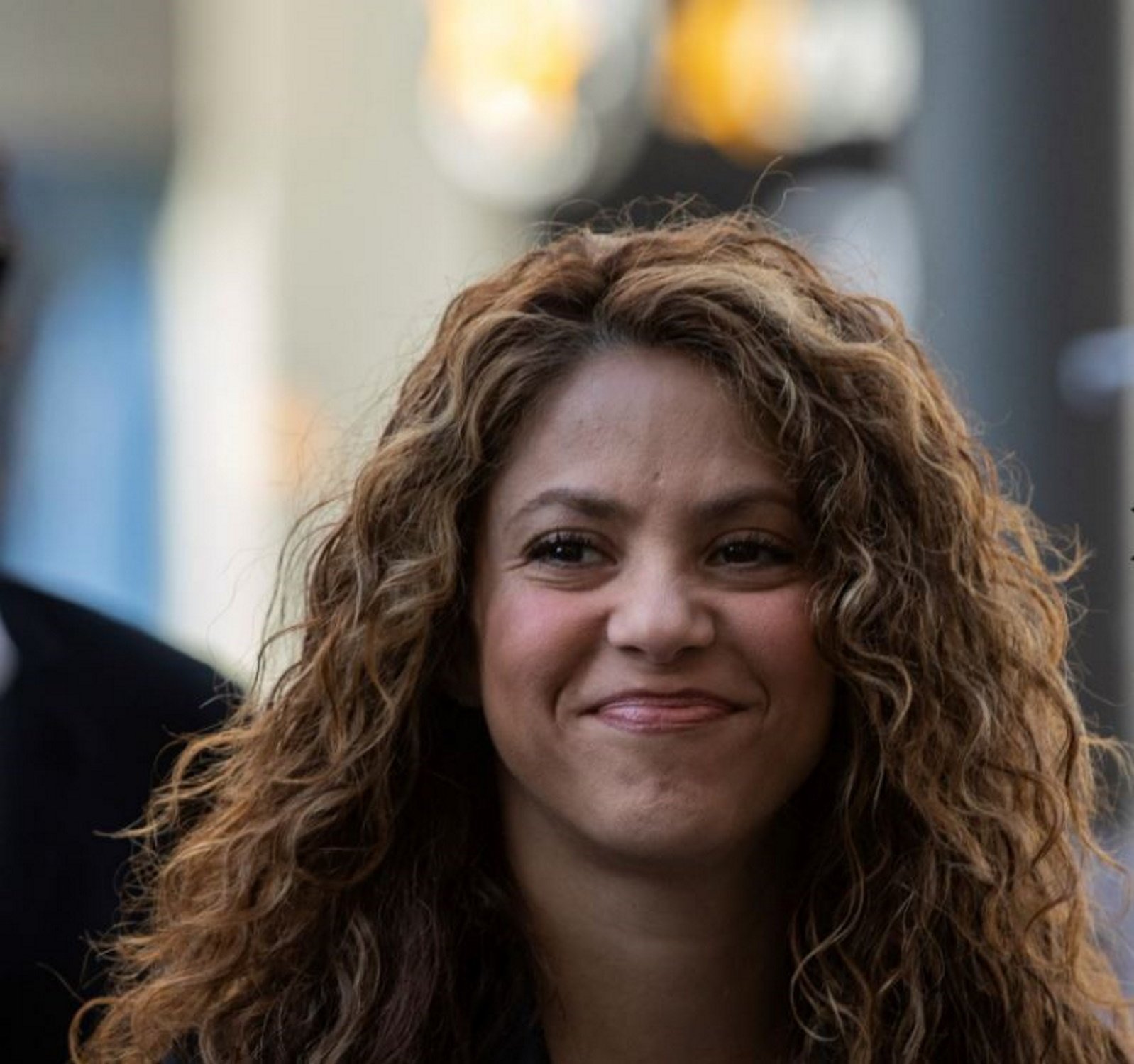 Shakira, molt emocionada, missatge vora el llit; fans expectants en veure-la