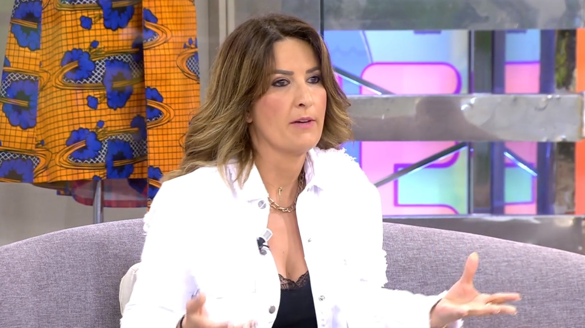 La indepe Laura Fa amb samarreta d'Espanya a T5 i la insulten: "quin fàstic fas"