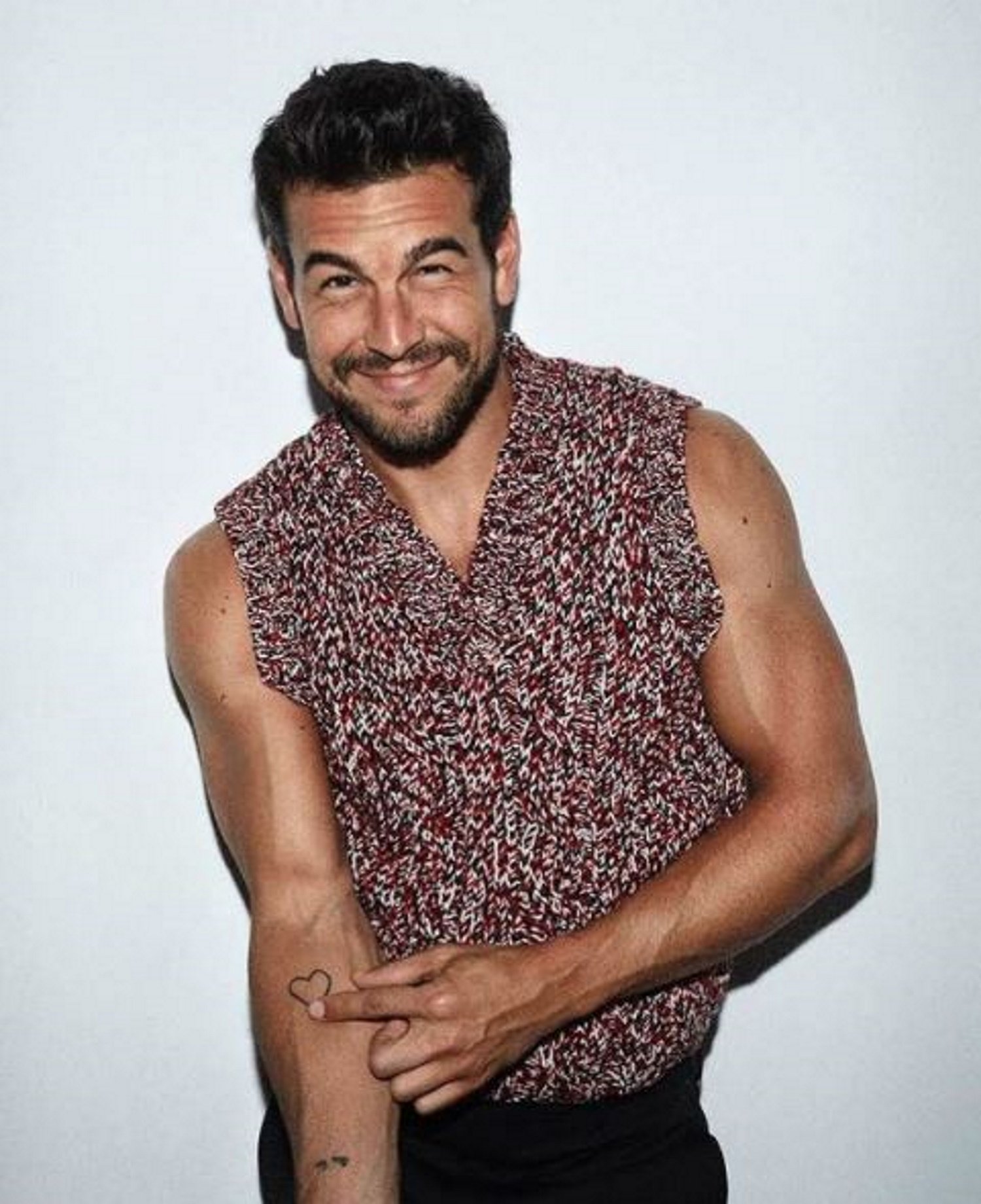 Encuentro impagable de un familiar de los reyes con Mario Casas: amor eterno