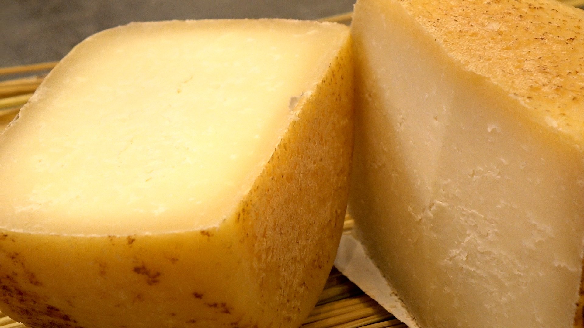 Què és exactament un formatge serrat?