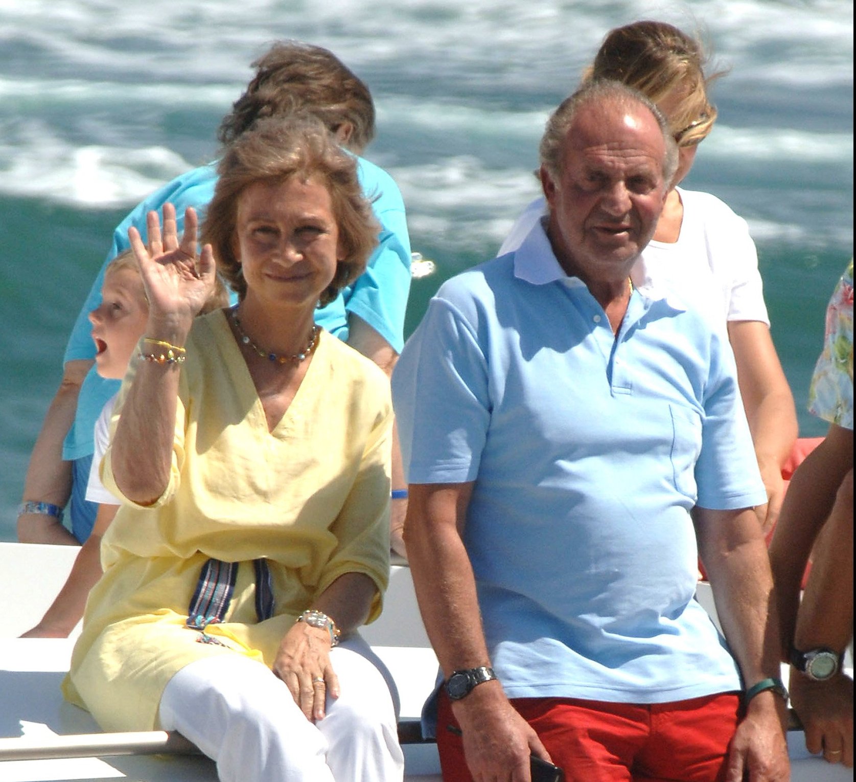 Juan Carlos I tiraba a sus amantes por la borda del Fortuna y las recogía la Guardia Civil