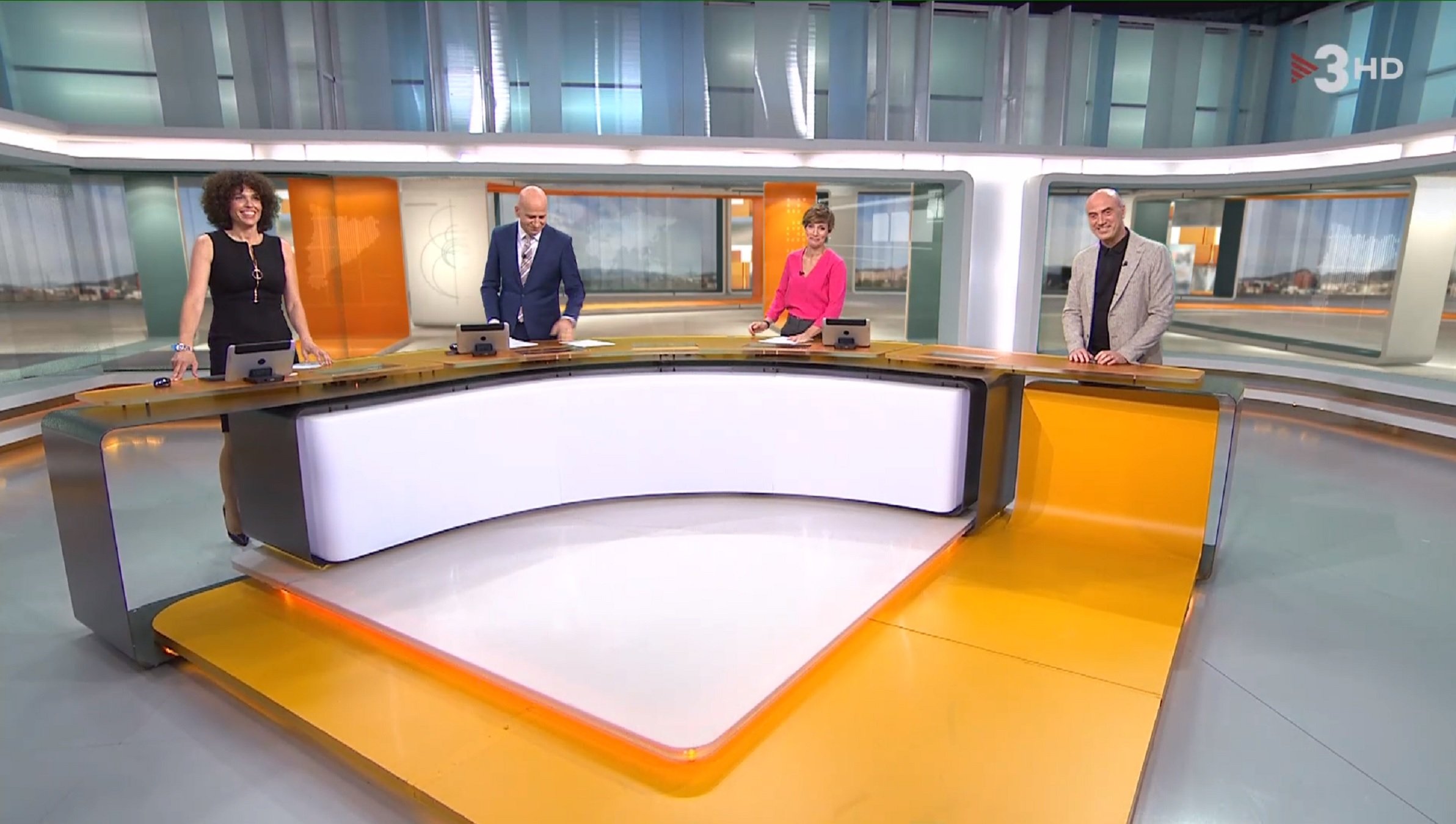 Raquel Sans, Xavi Coral, Marta Bosch y Molina discutiendo en TV3 sobre tortillas