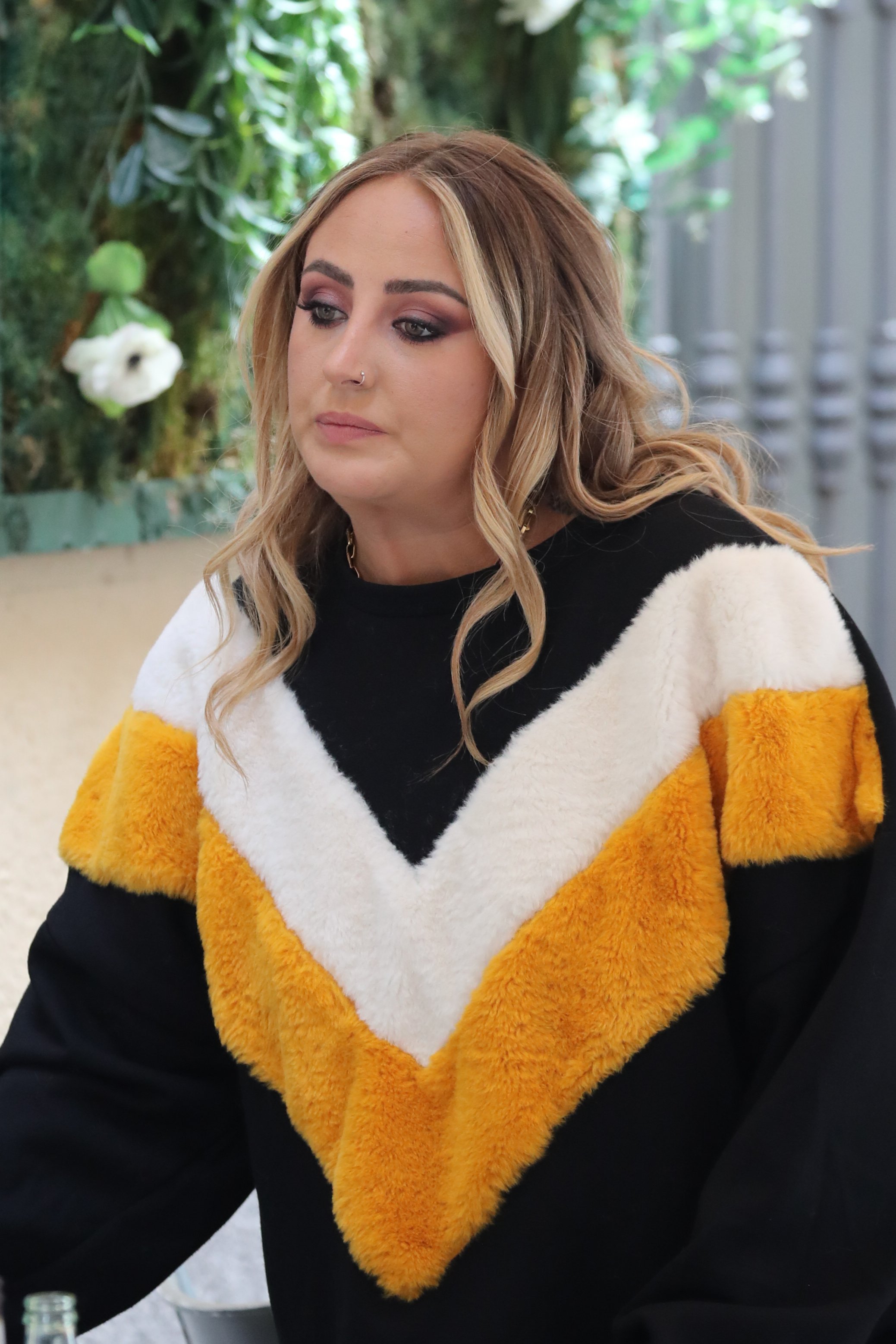 Rocío Flores humiliada a Telecinco: vídeo on surt cantant, diuen que va borratxa