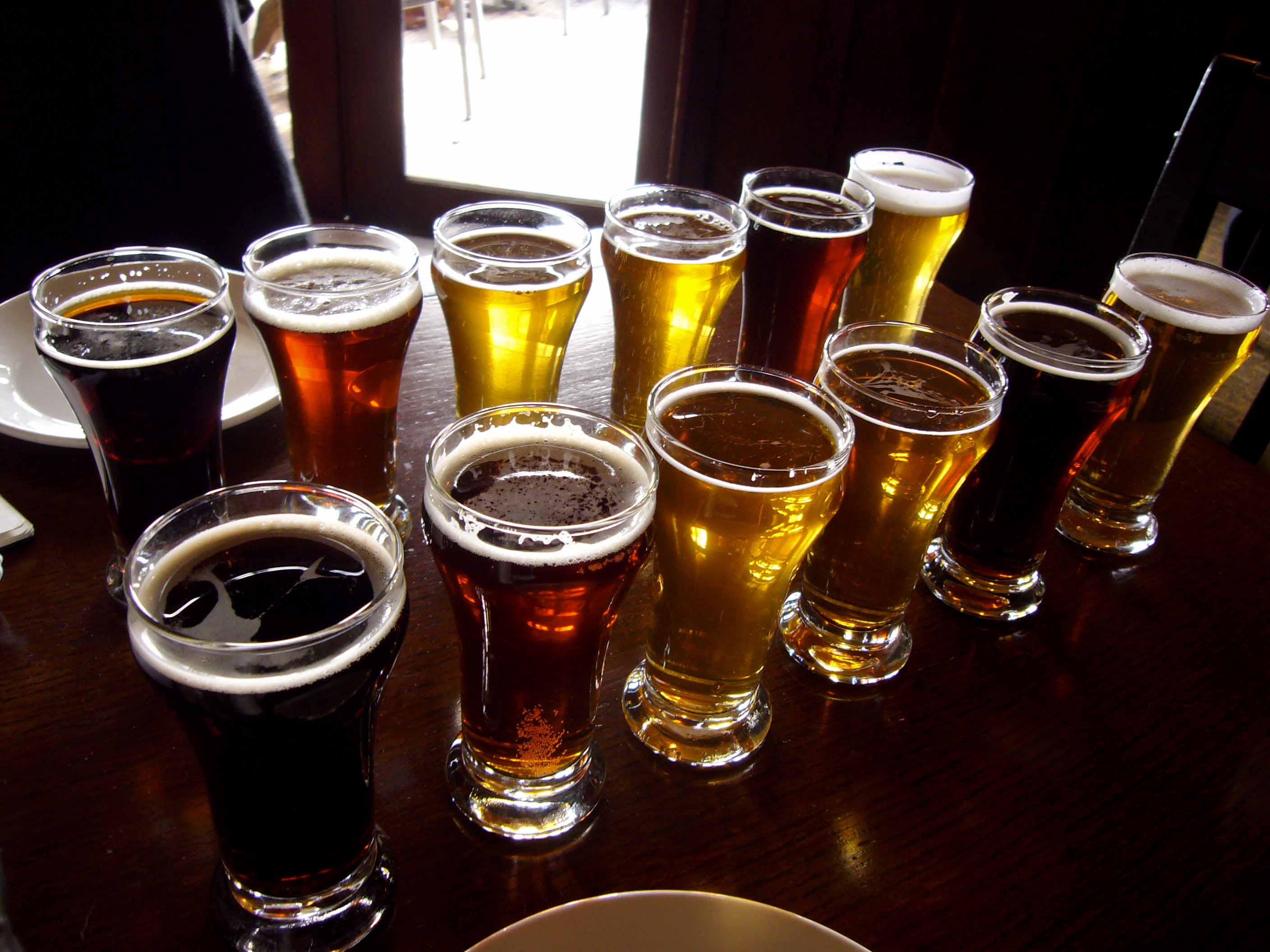 Beu 13 cerveses mentre corre una mitja marató i fa una marca impressionant