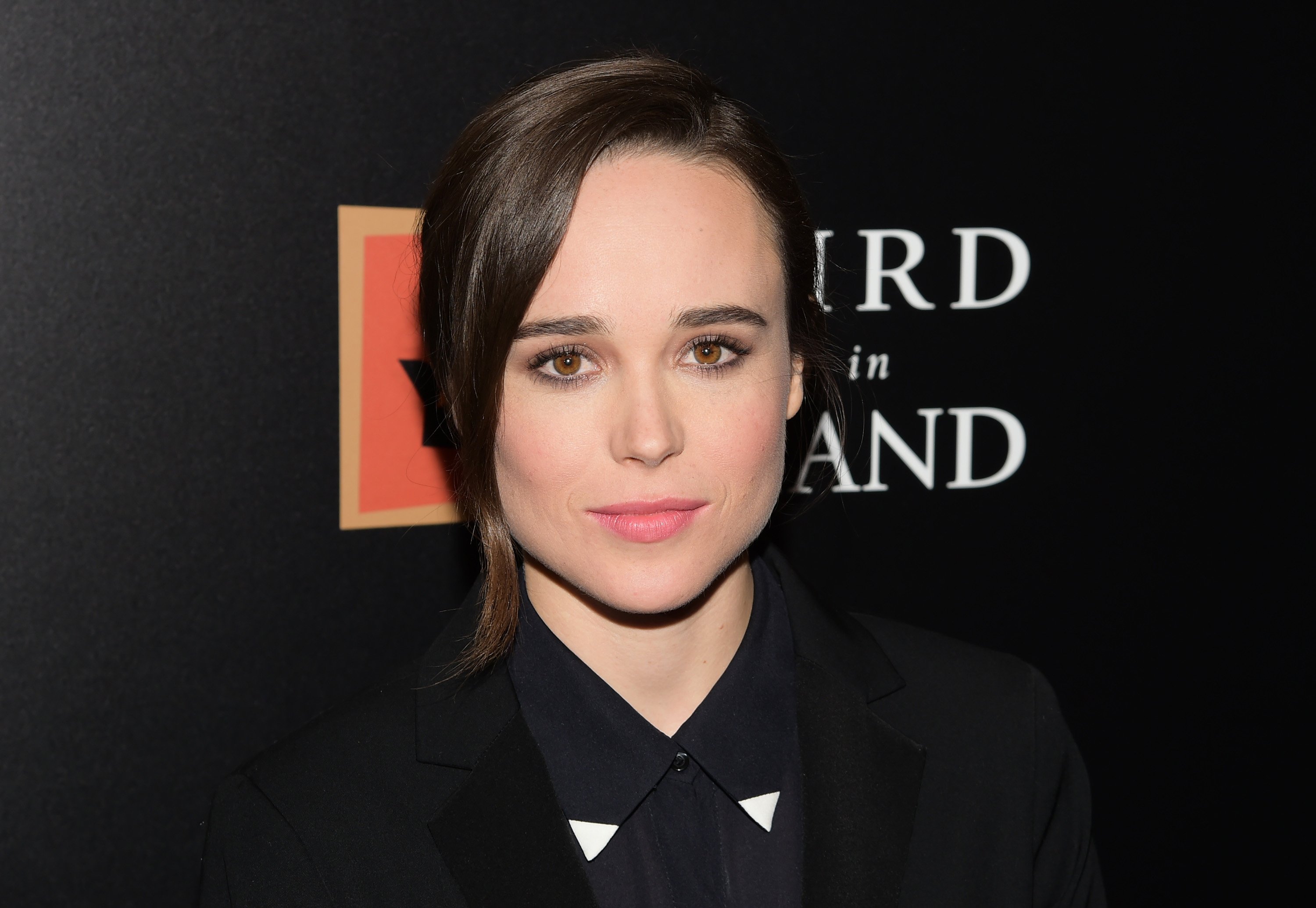 Impactante foto en la piscina de Elliot Page, el actor trans ya no es Ellen Page