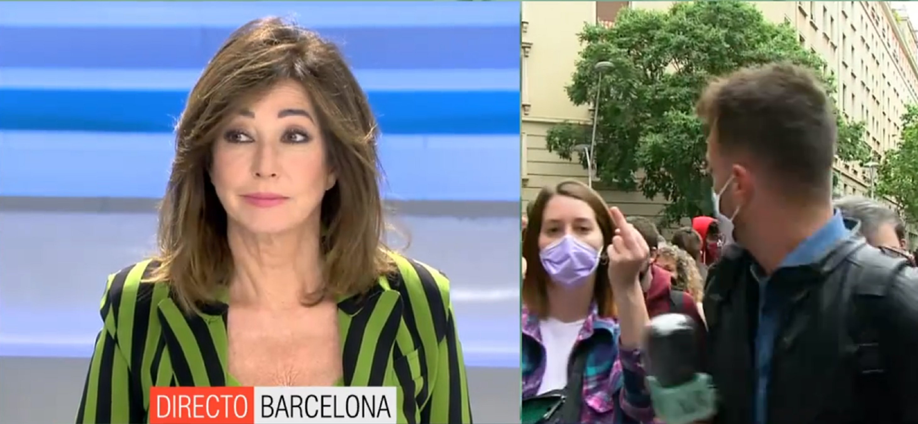Ana Rosa Quintana, abucheada en Barcelona, insulta a una manifestante: "Tonta"