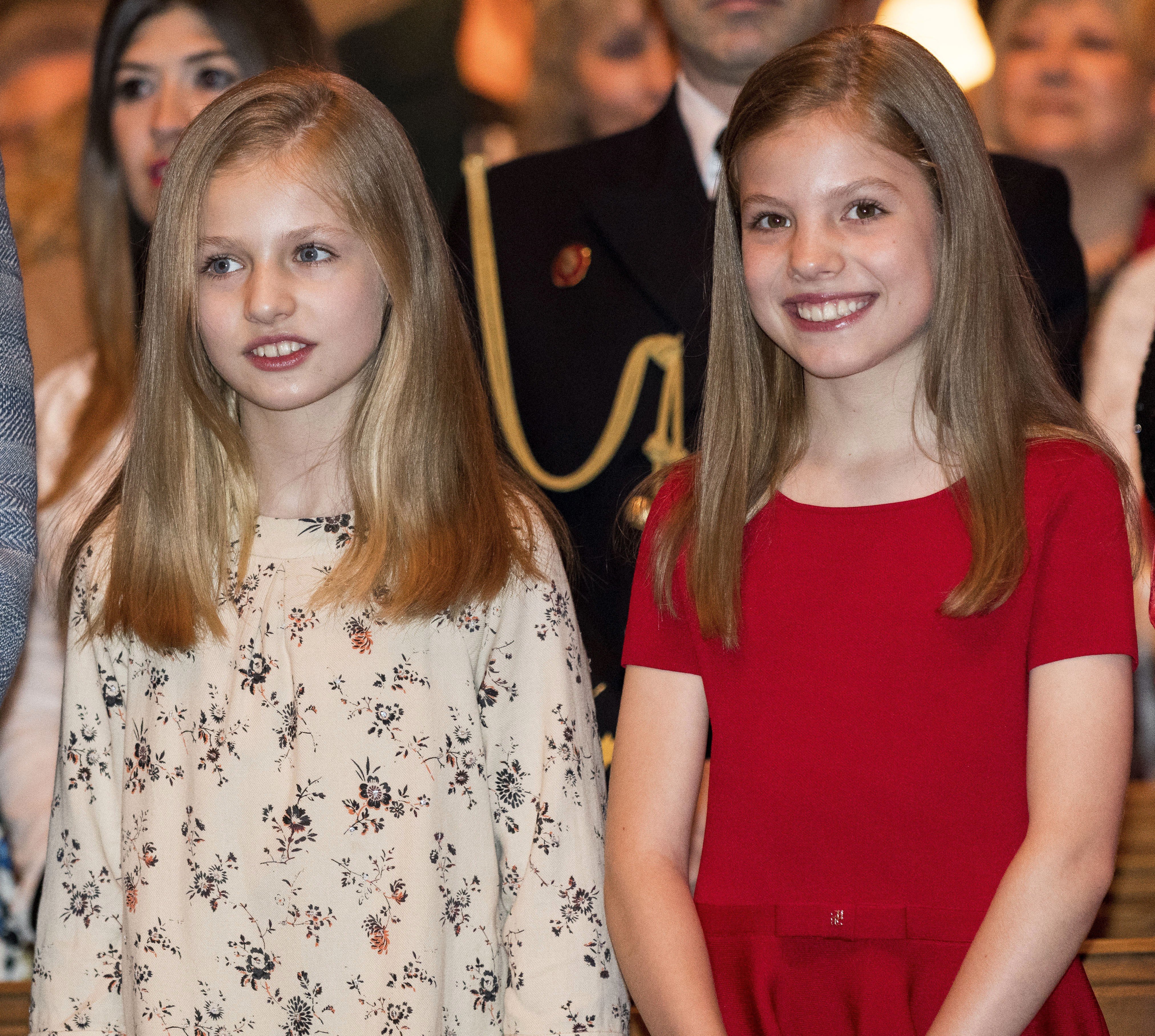 Leonor y Sofía lucen bandera de España para ir al cole