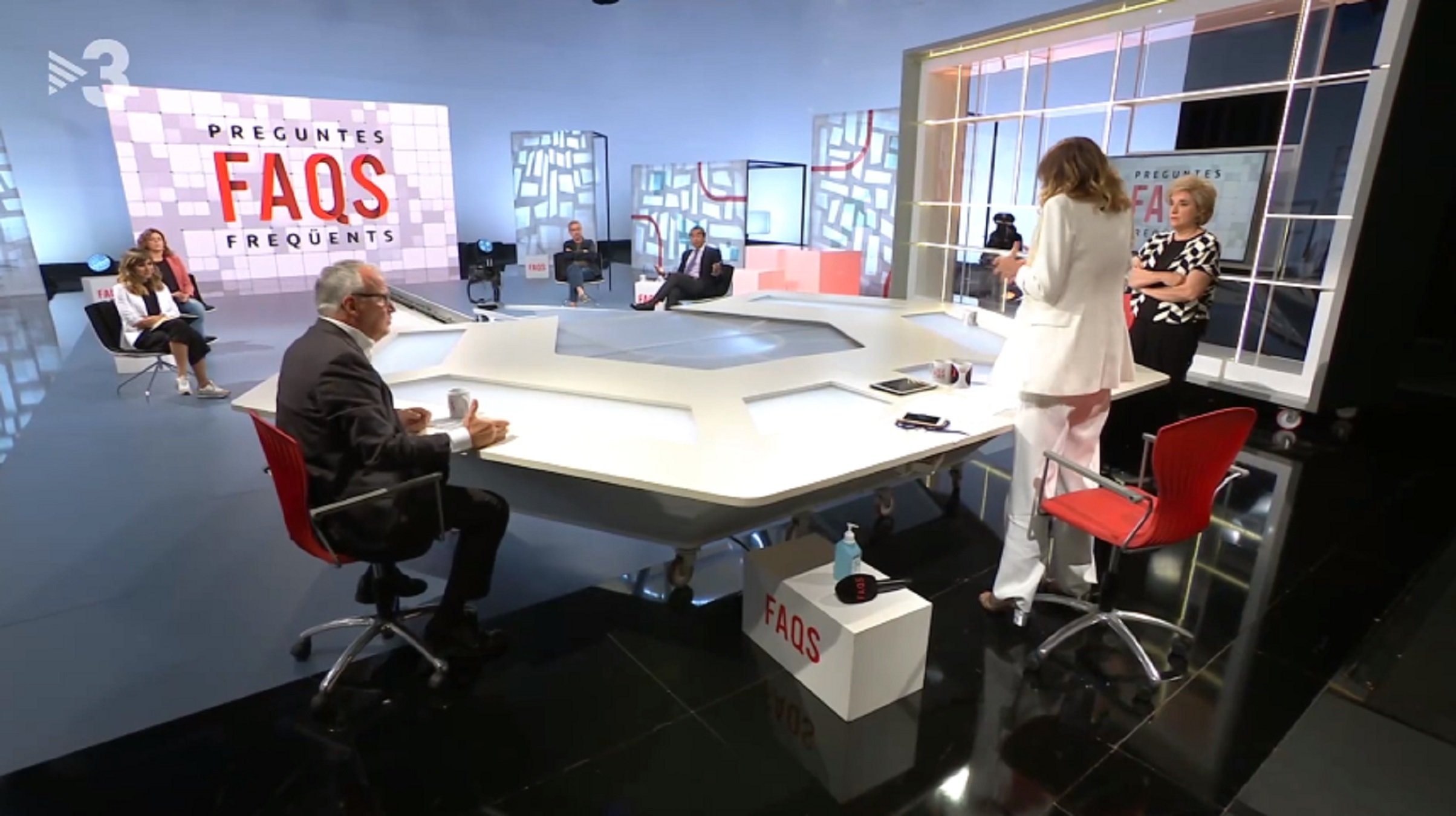 Rahola estalla en TV3 con Bou y García Juez y les destroza: "¡Tú no me callas!"