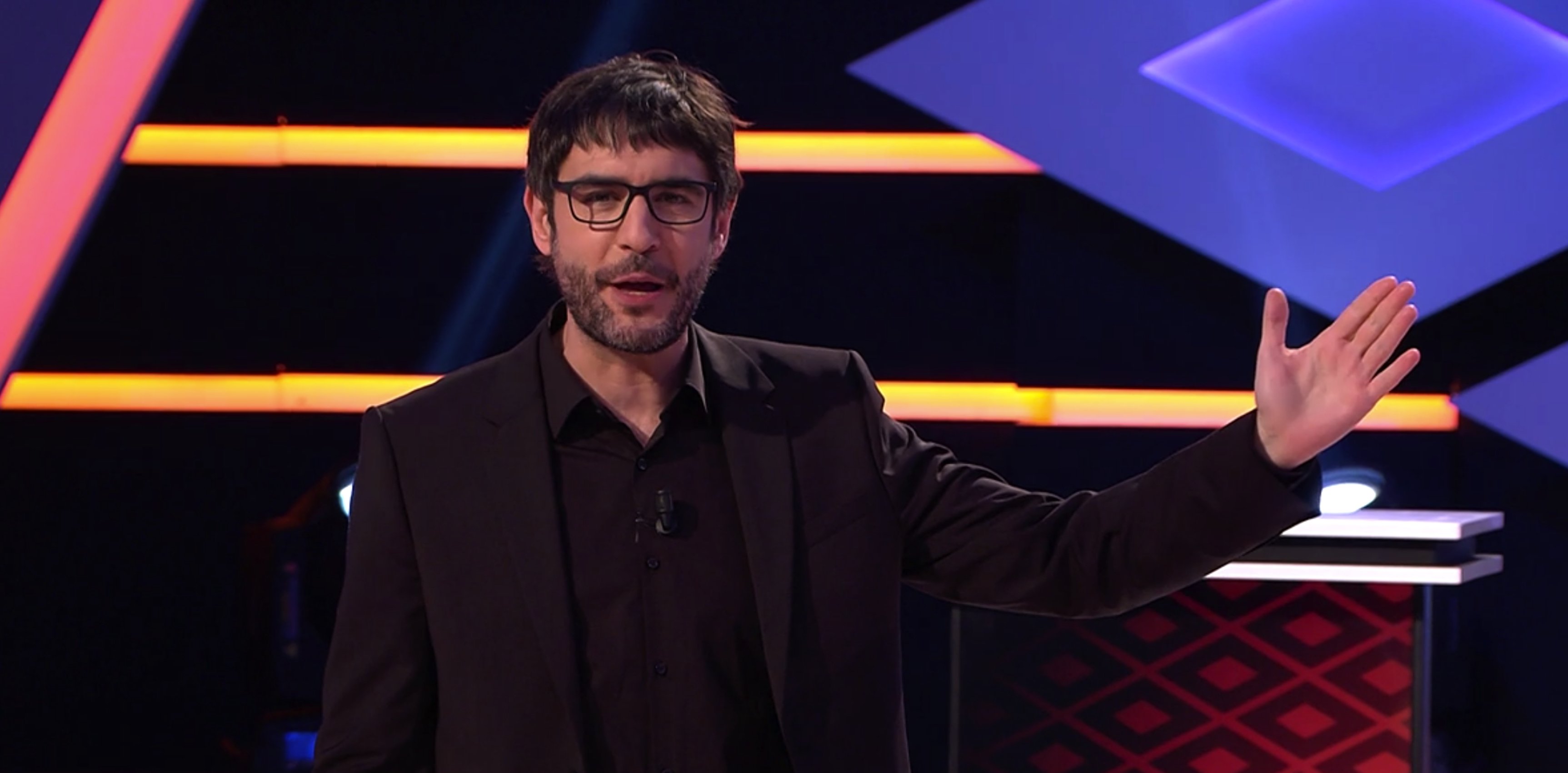 Juanra Bonet fa anys i ho celebra bufant unes espelmes singulars: quina edat té?