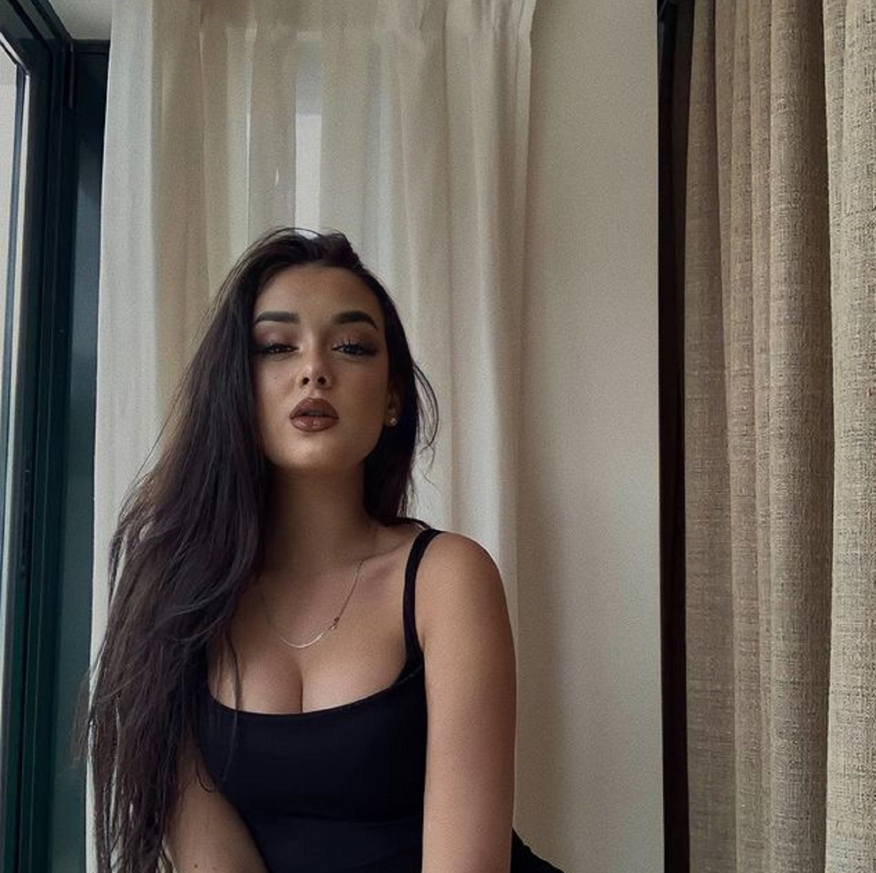 Julia Janeiro cuelga una foto que no gustará a sus padres: se la hicieron borrar