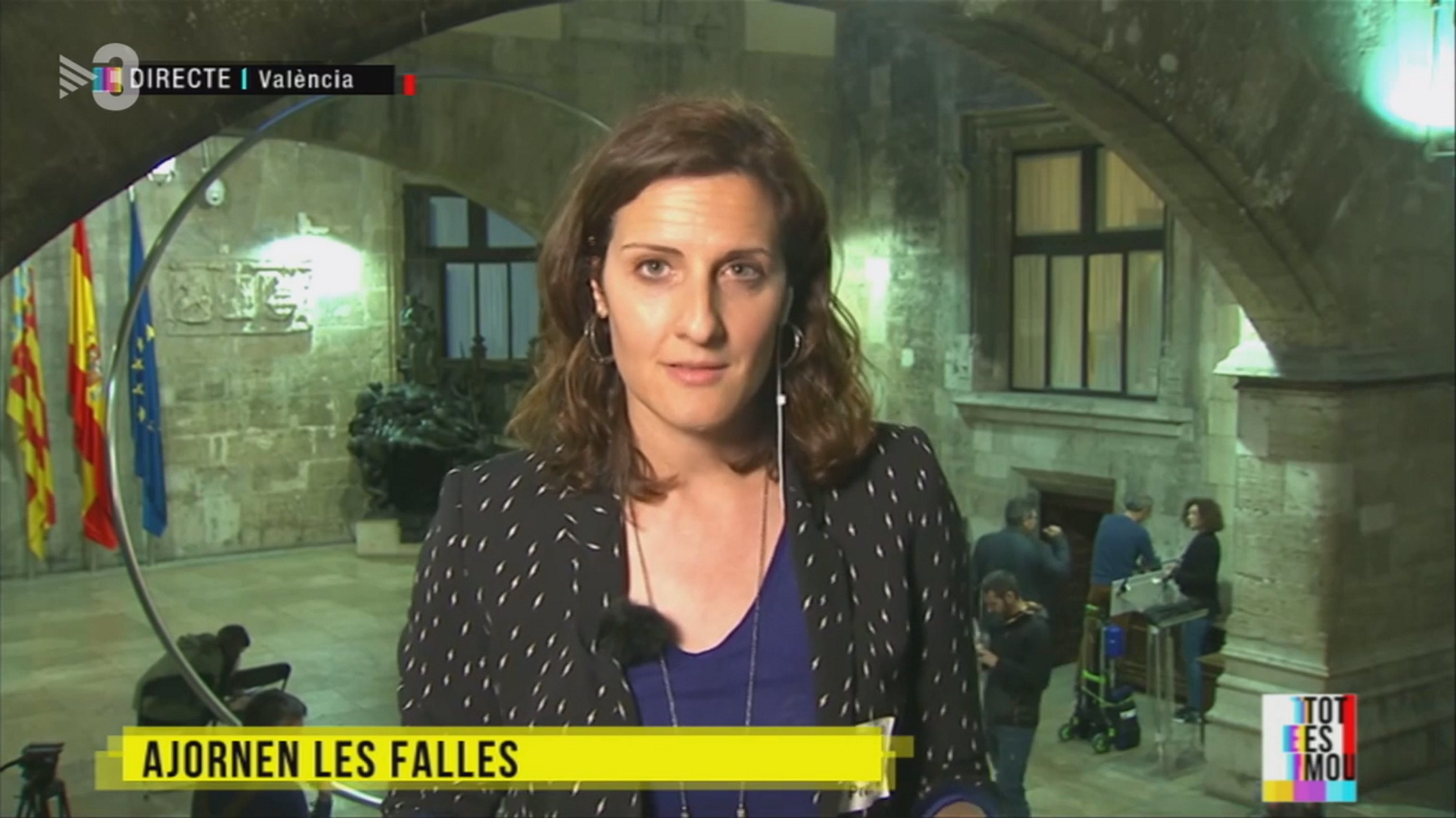 Gest valent de la corresponsal de TV3 al País Valencià defensant el català