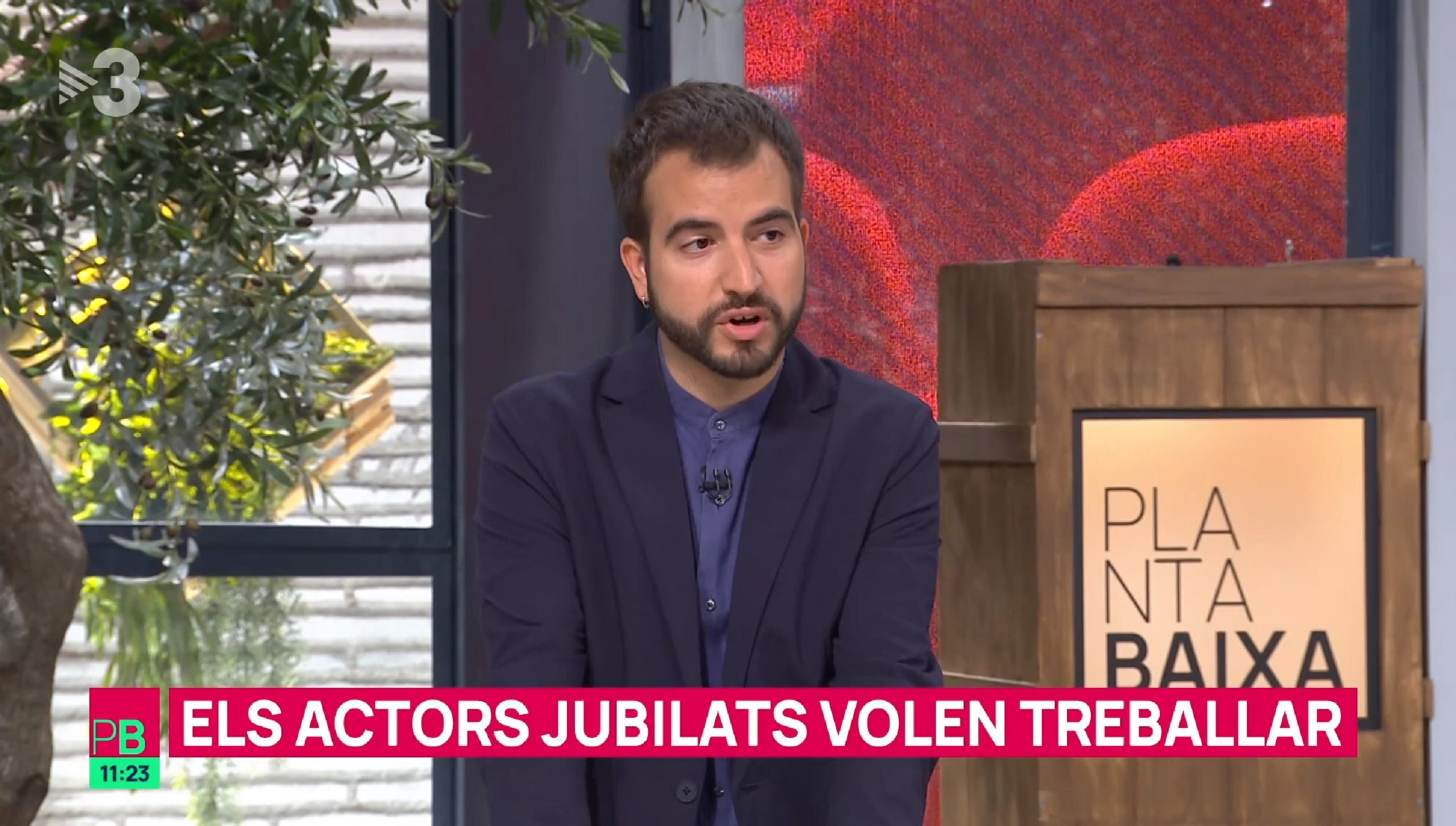 Tres actors catalans jubilats VIPS demanen feina a TV3 i una llueix llaç groc