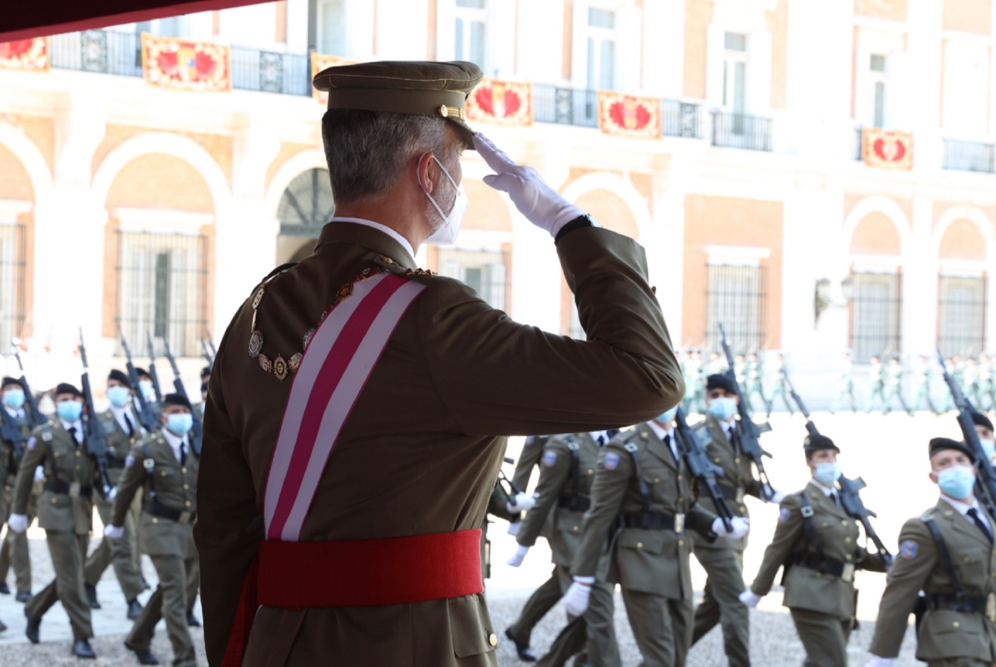 Mofa con una foto lamentable de Felipe, chapuza grotesca: "Ya pasan de todo"