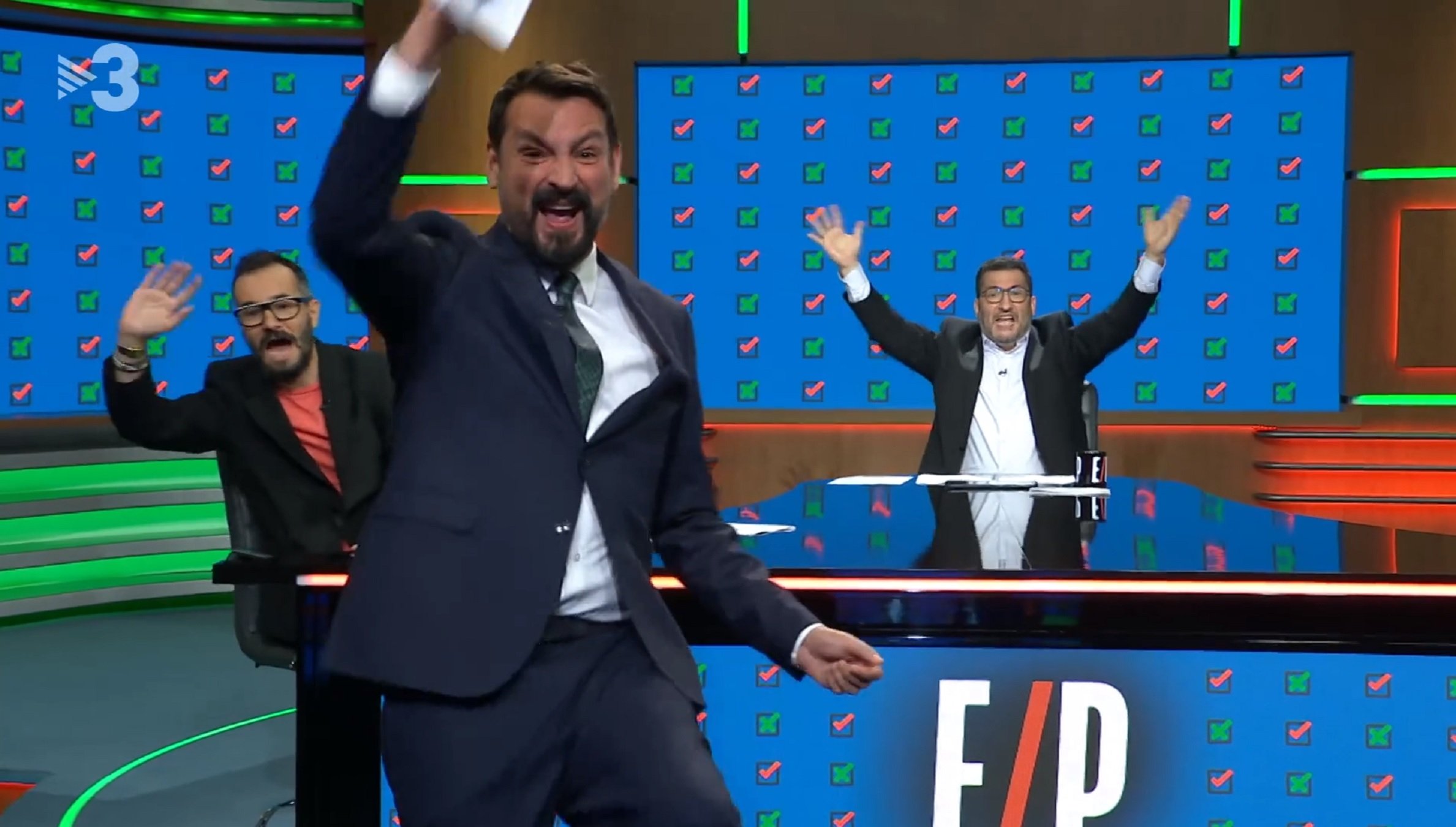 Guerra por la audiencia entre 'Pasapalabra' y 'Està passant': gag genial en TV3