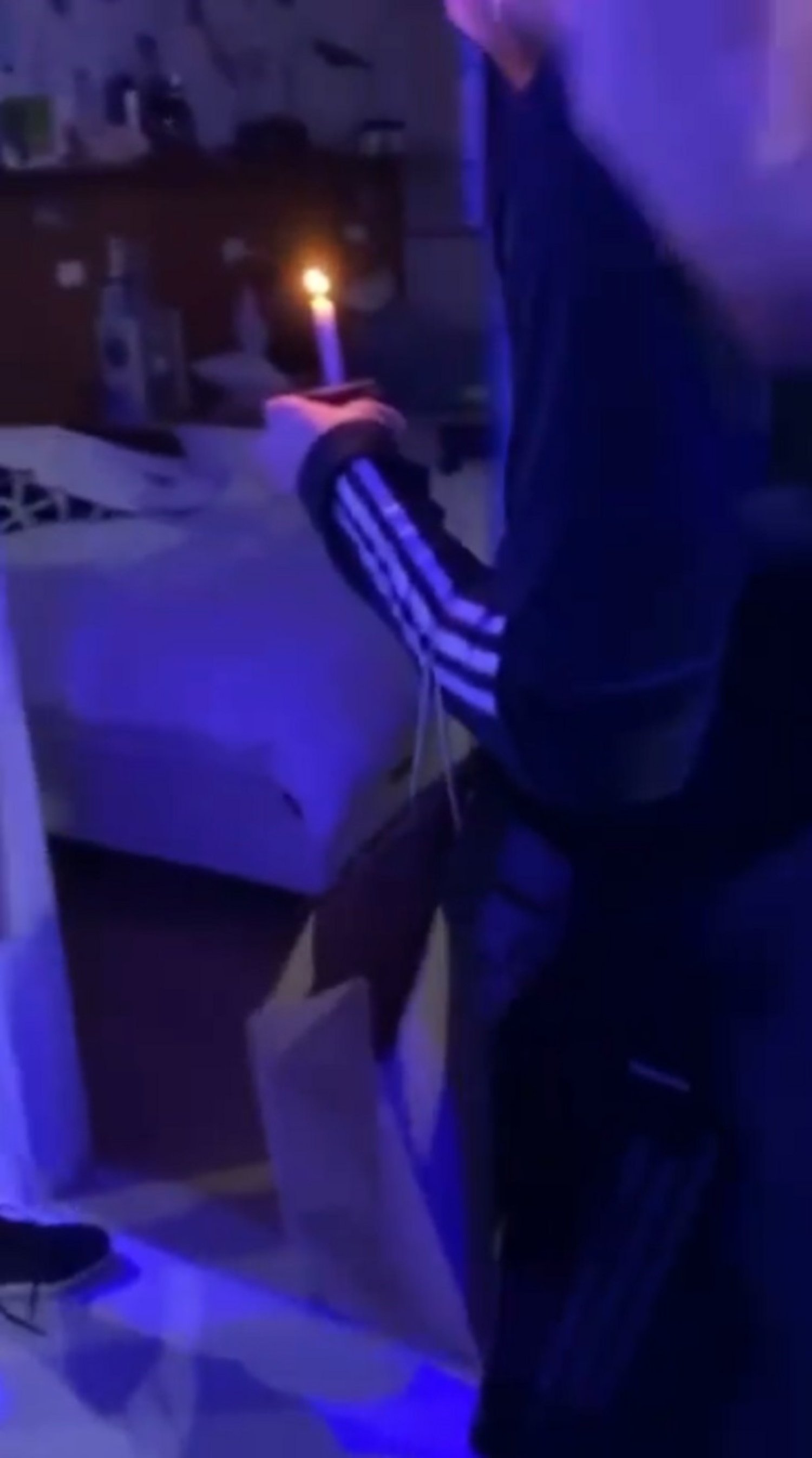 Messi fa anys. El sorprenen mentre dorm i li regalen això: "¿Qué es esta cosa?"