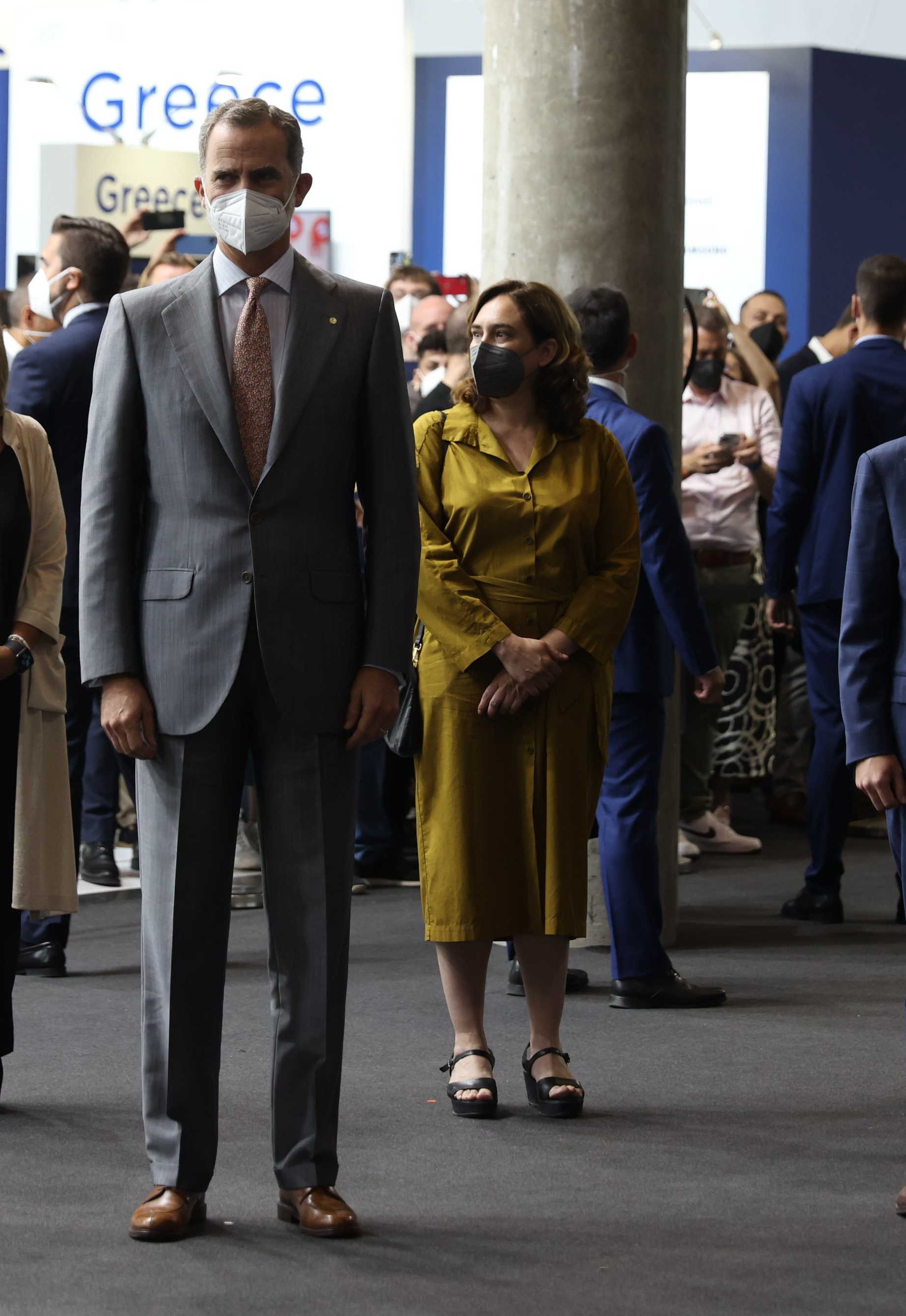 La mirada d'Ada Colau saludant Felip VI esvalota la xarxa: "Republicana..."