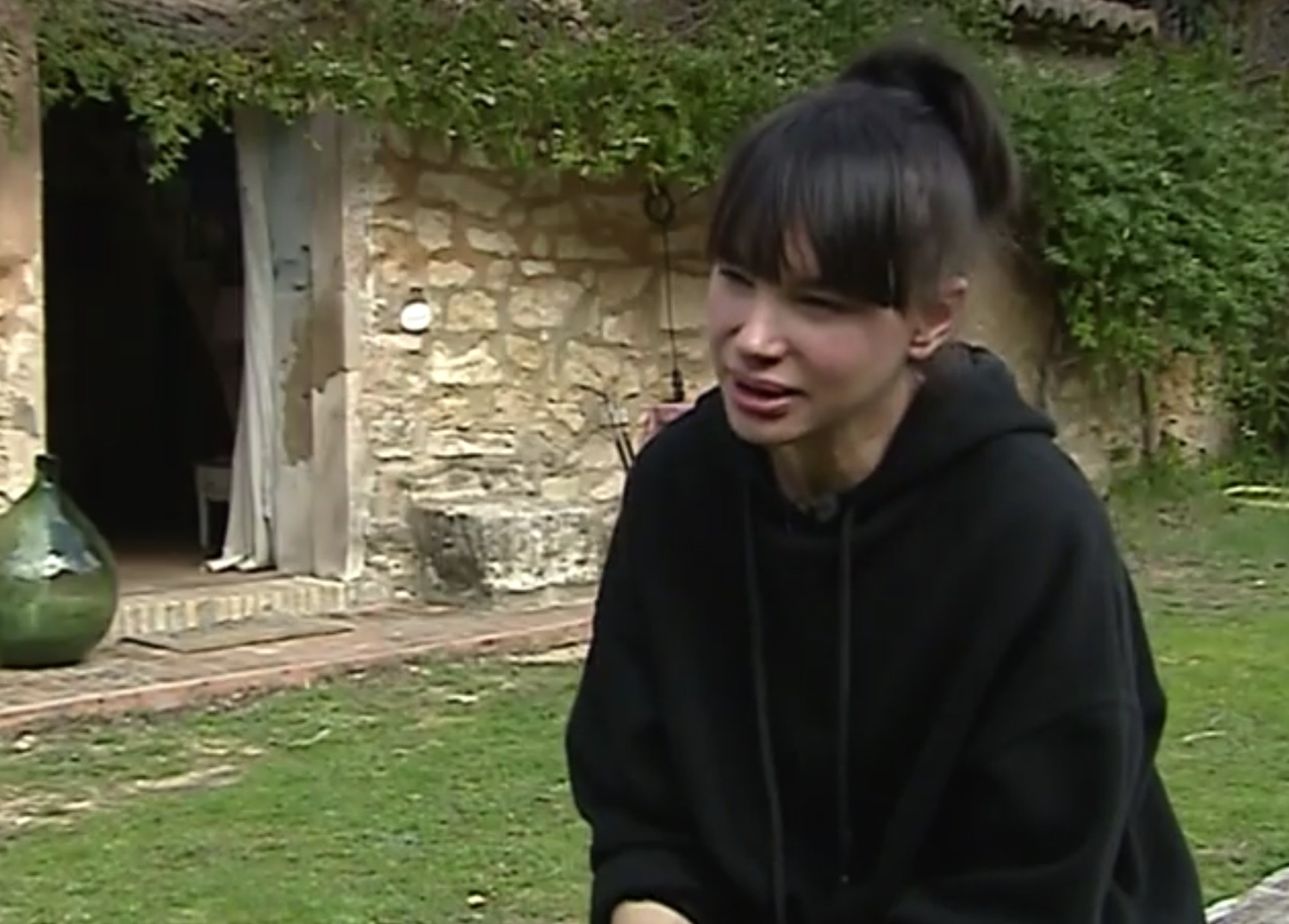 Beatriz Montañez assetjada a la seva cabana del bosc: "me vigilan", sent por