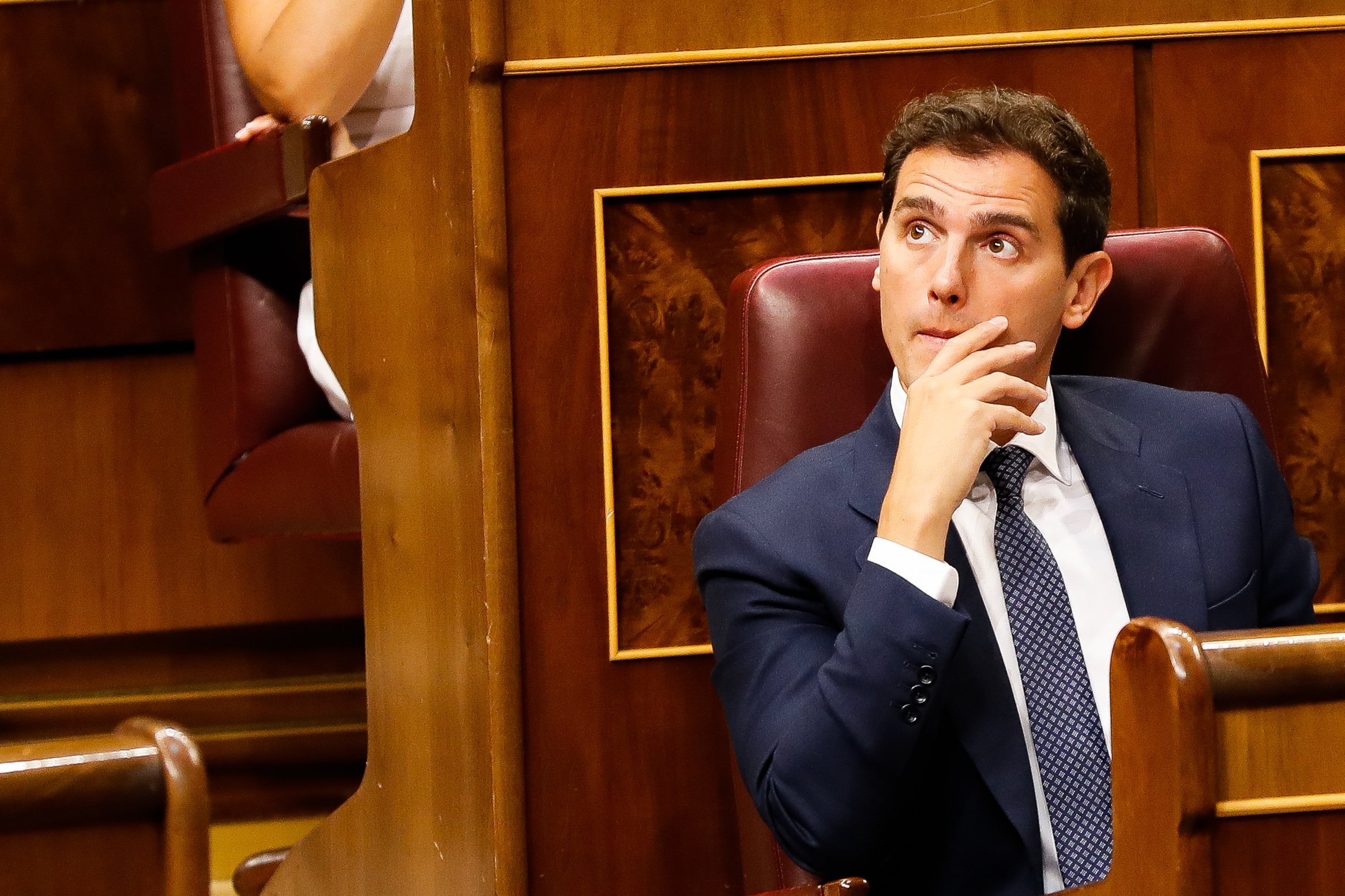 Albert Rivera, nuevo empleo ridículo y hazmerreír de las redes: "me descoj***"