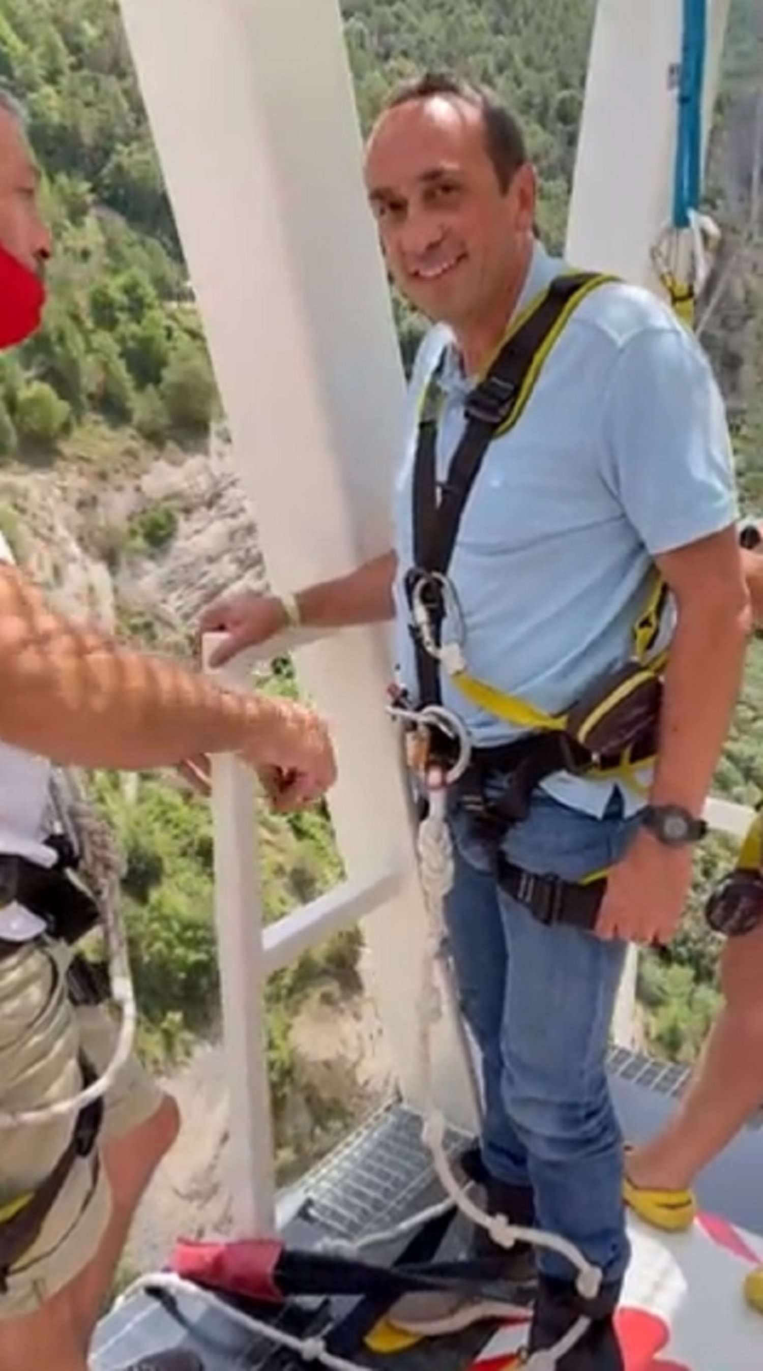 Josep Rull, brutal salto al vacío, imagen impactante: "¡Saboreando la libertad!"