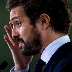 Humillación brutal a Pablo Casado por escupir contra la unidad del catalán
